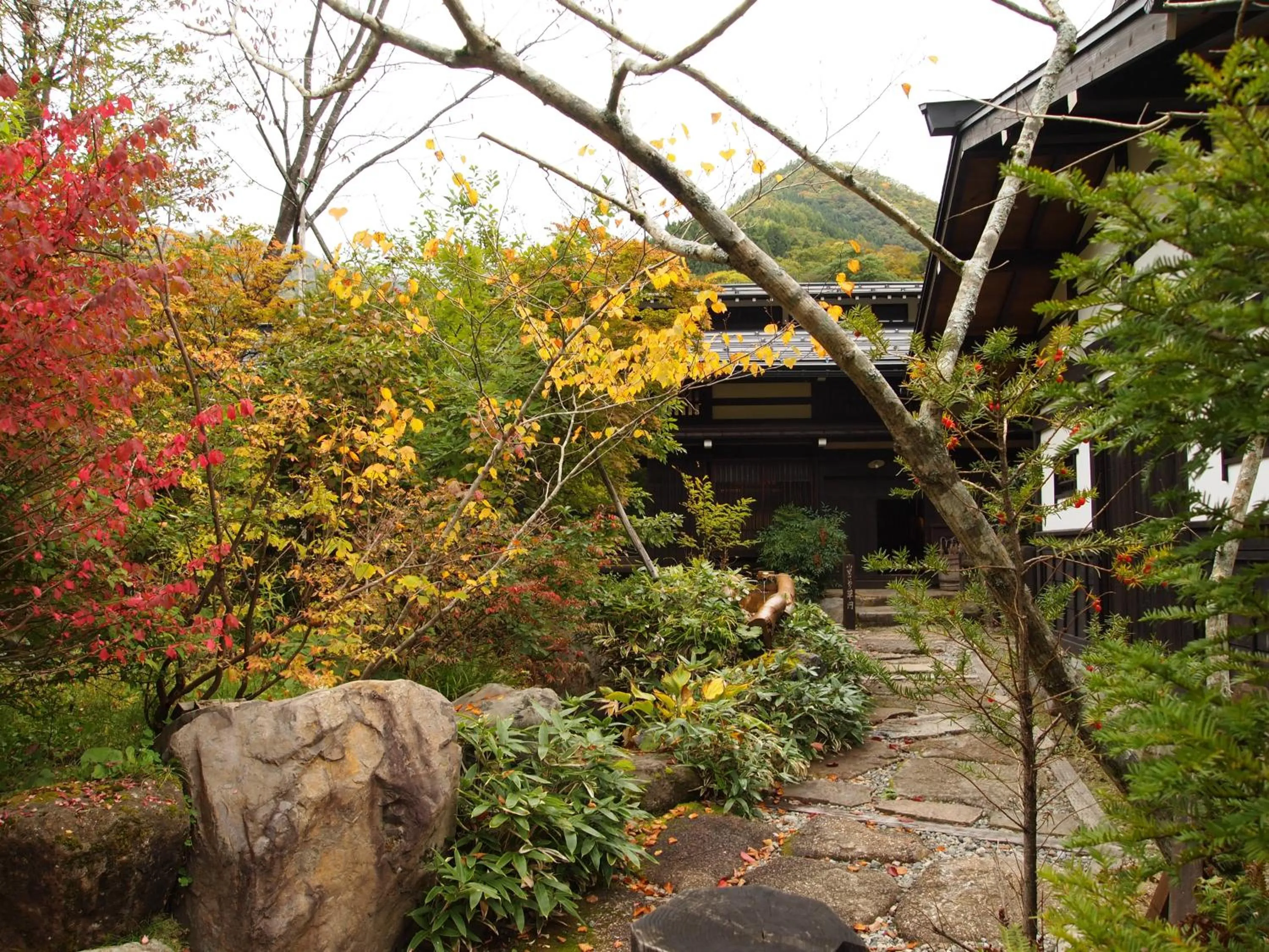 Facade/entrance in Yamazatonoiori Soene
