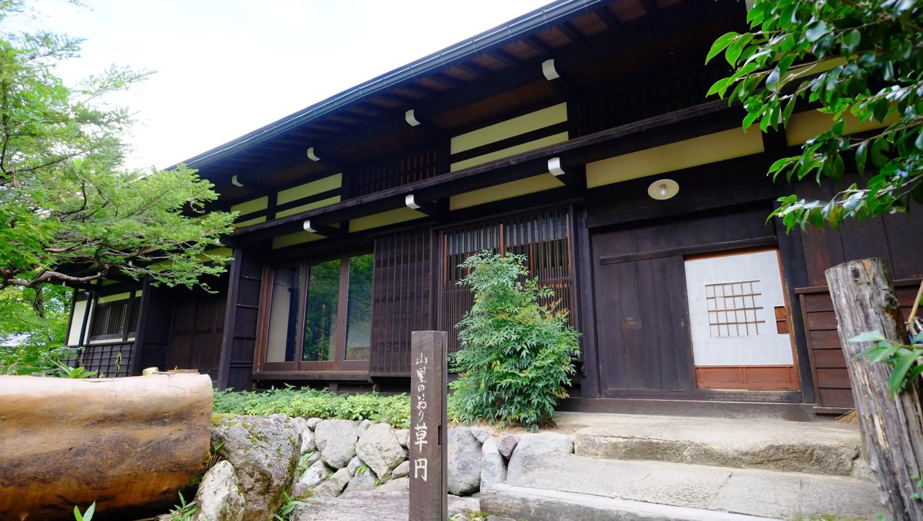Facade/entrance in Yamazatonoiori Soene