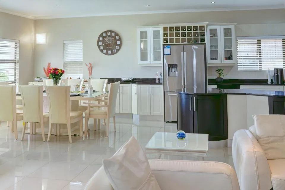 Dining area in JoJo's BnB