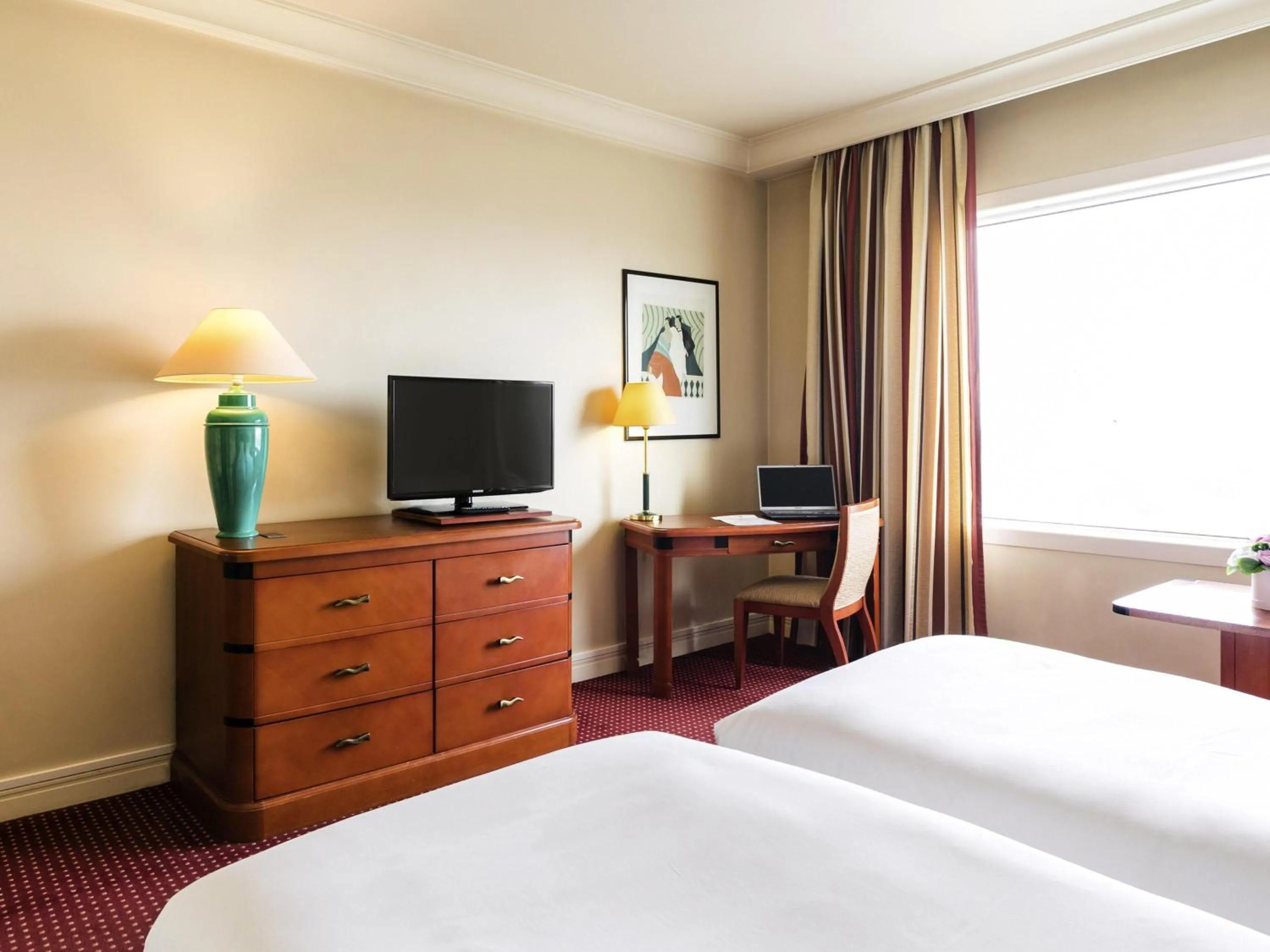 Bedroom, Bed in Pullman Bucharest World Trade Center