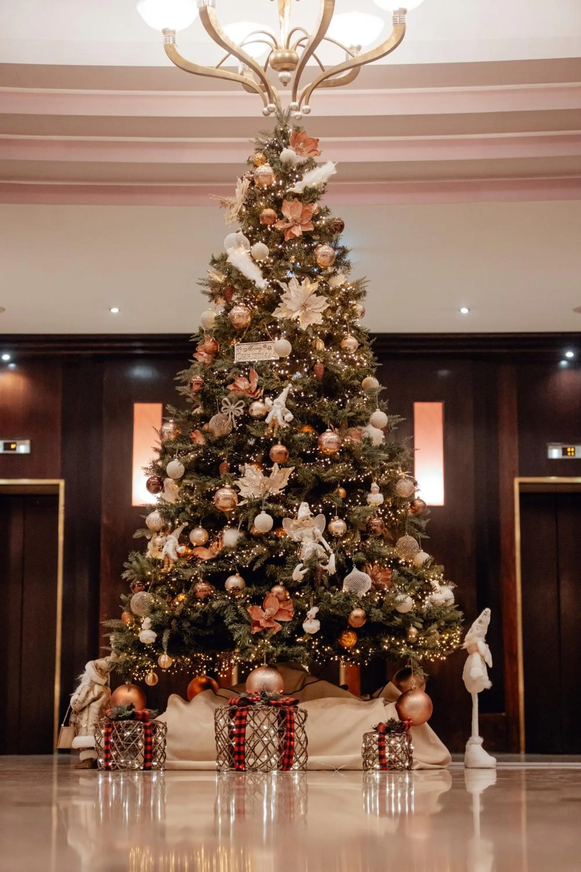 Lobby or reception in Pullman Bucharest World Trade Center