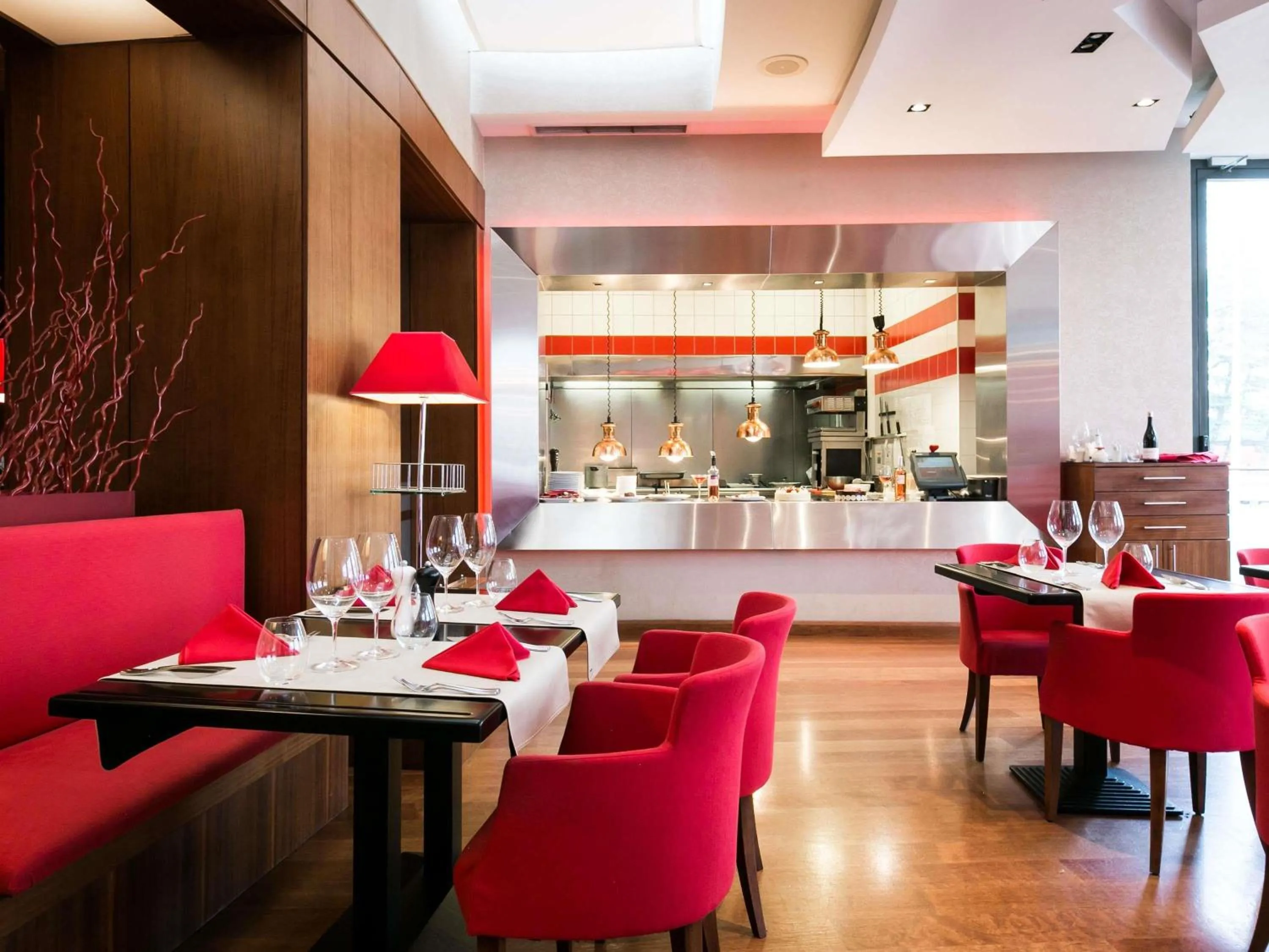 Restaurant/places to eat in Pullman Bucharest World Trade Center