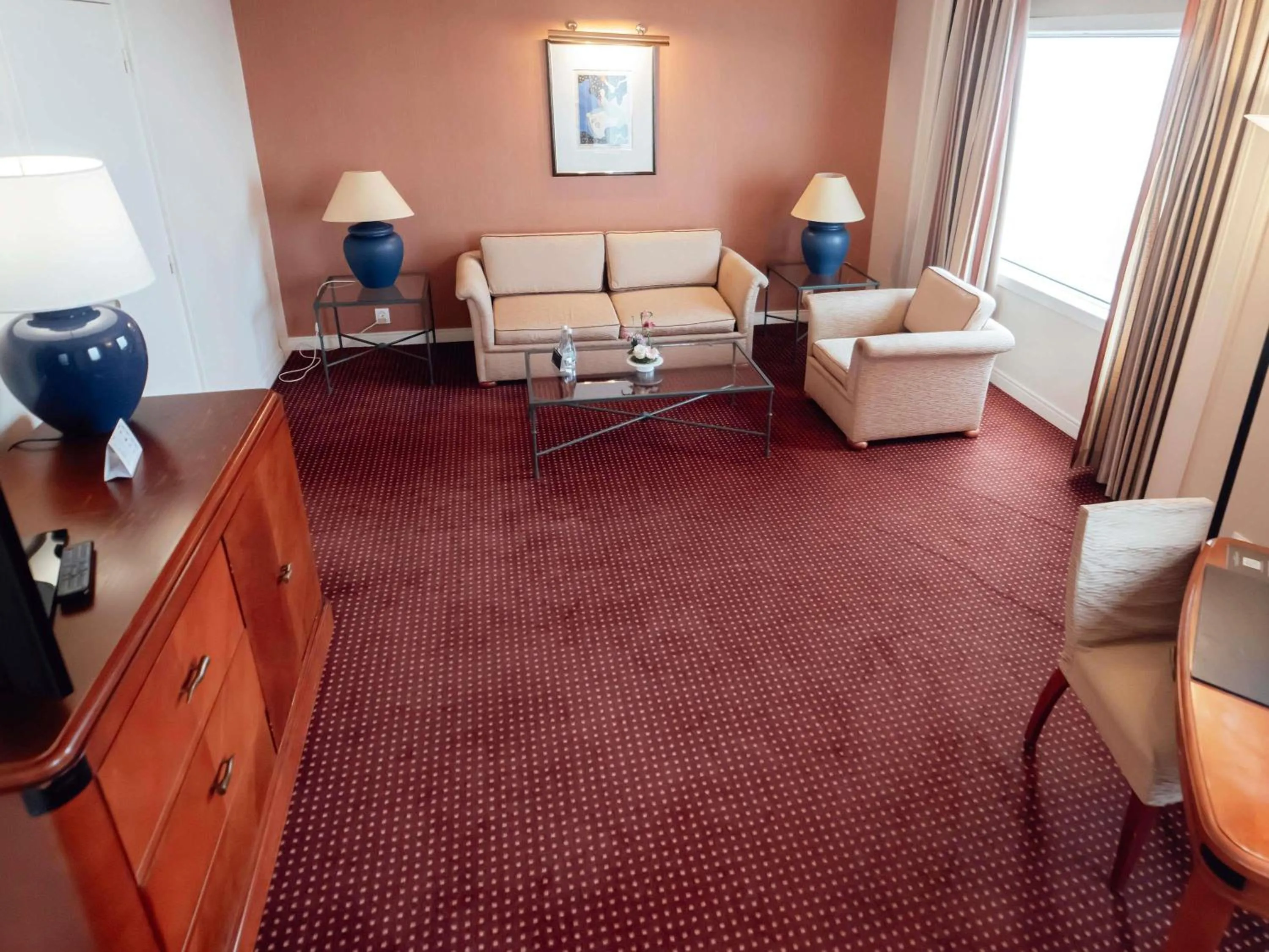 Photo of the whole room in Pullman Bucharest World Trade Center