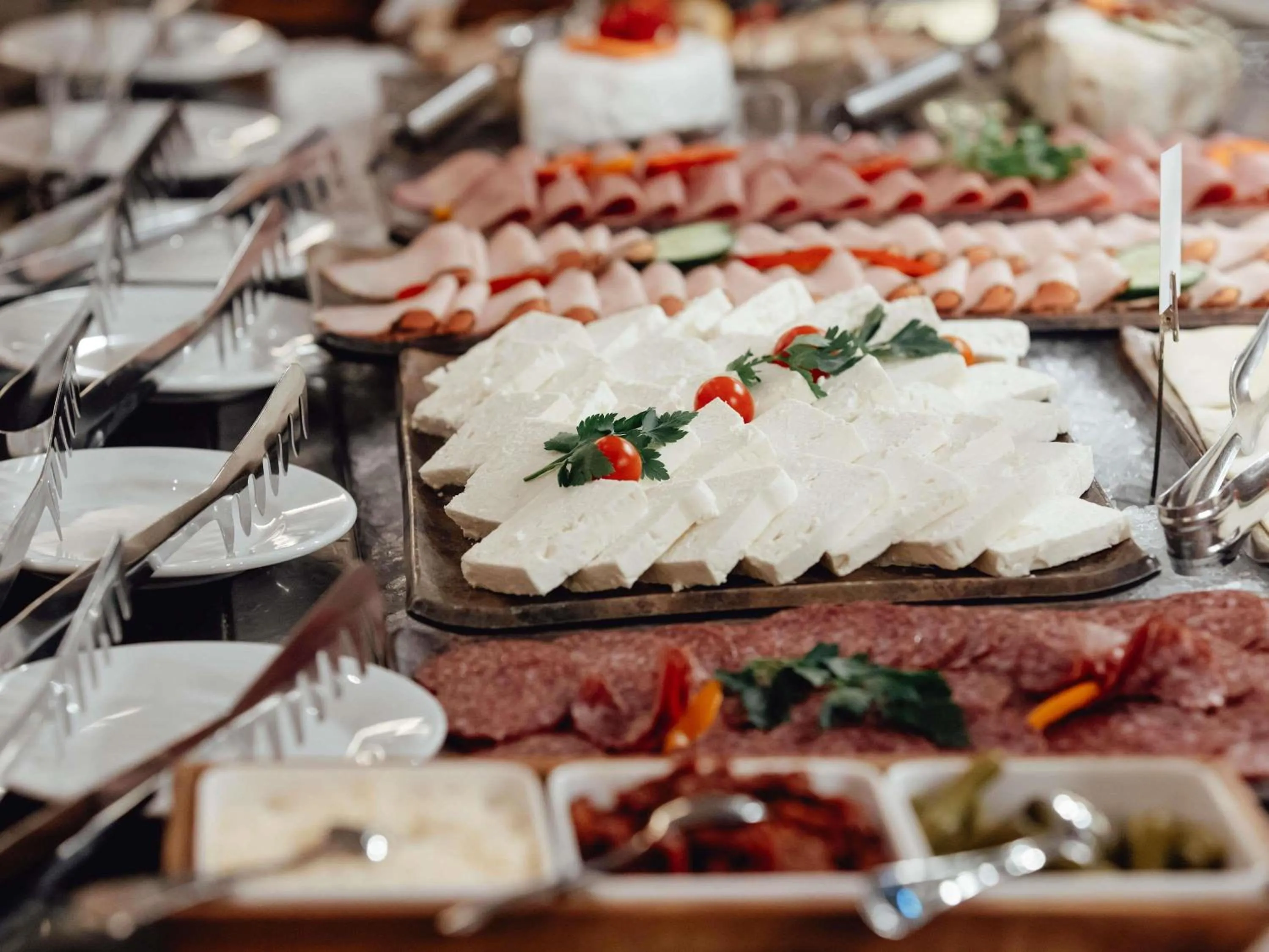 Restaurant/places to eat in Pullman Bucharest World Trade Center