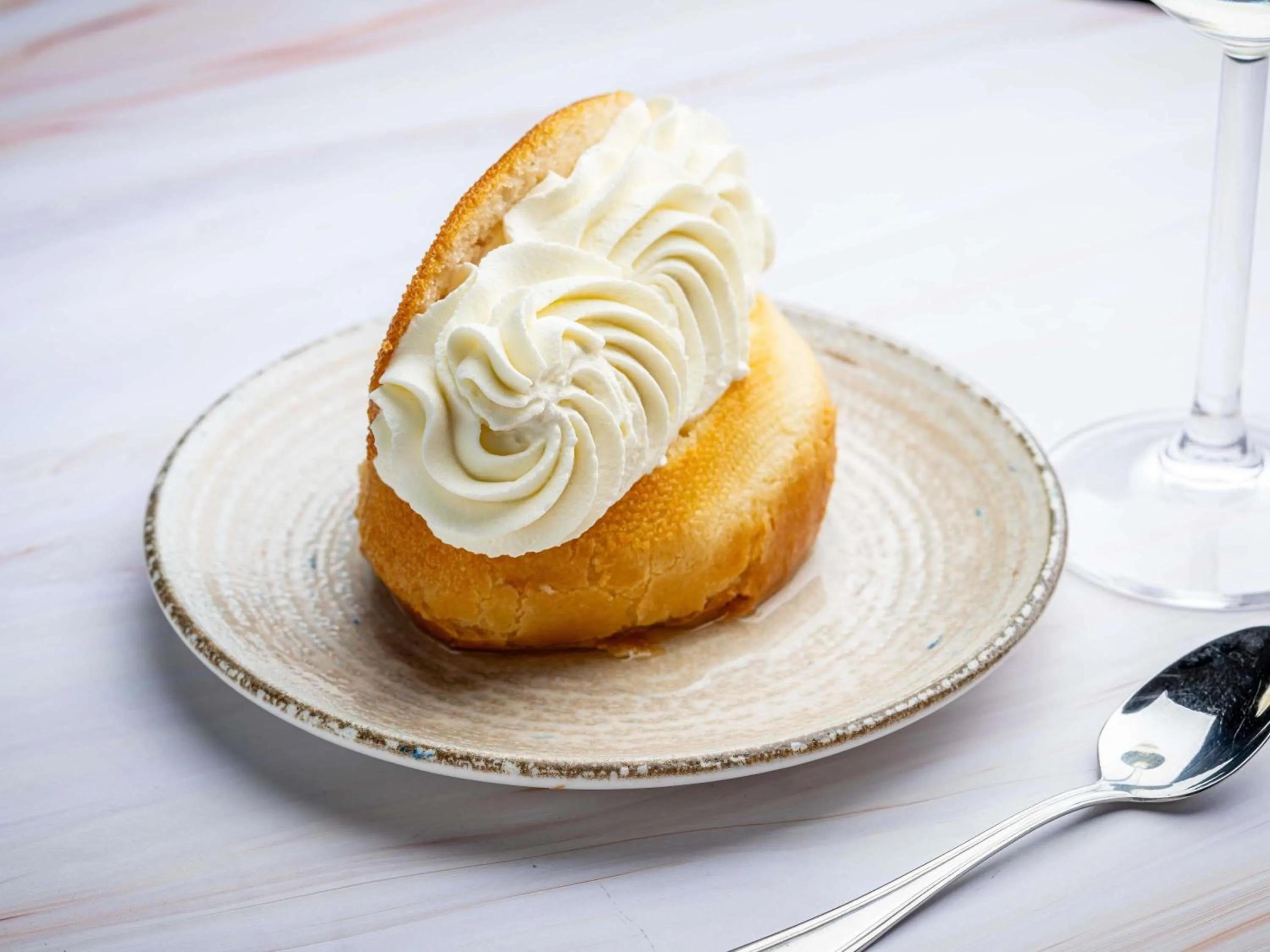 Restaurant/places to eat in Pullman Bucharest World Trade Center