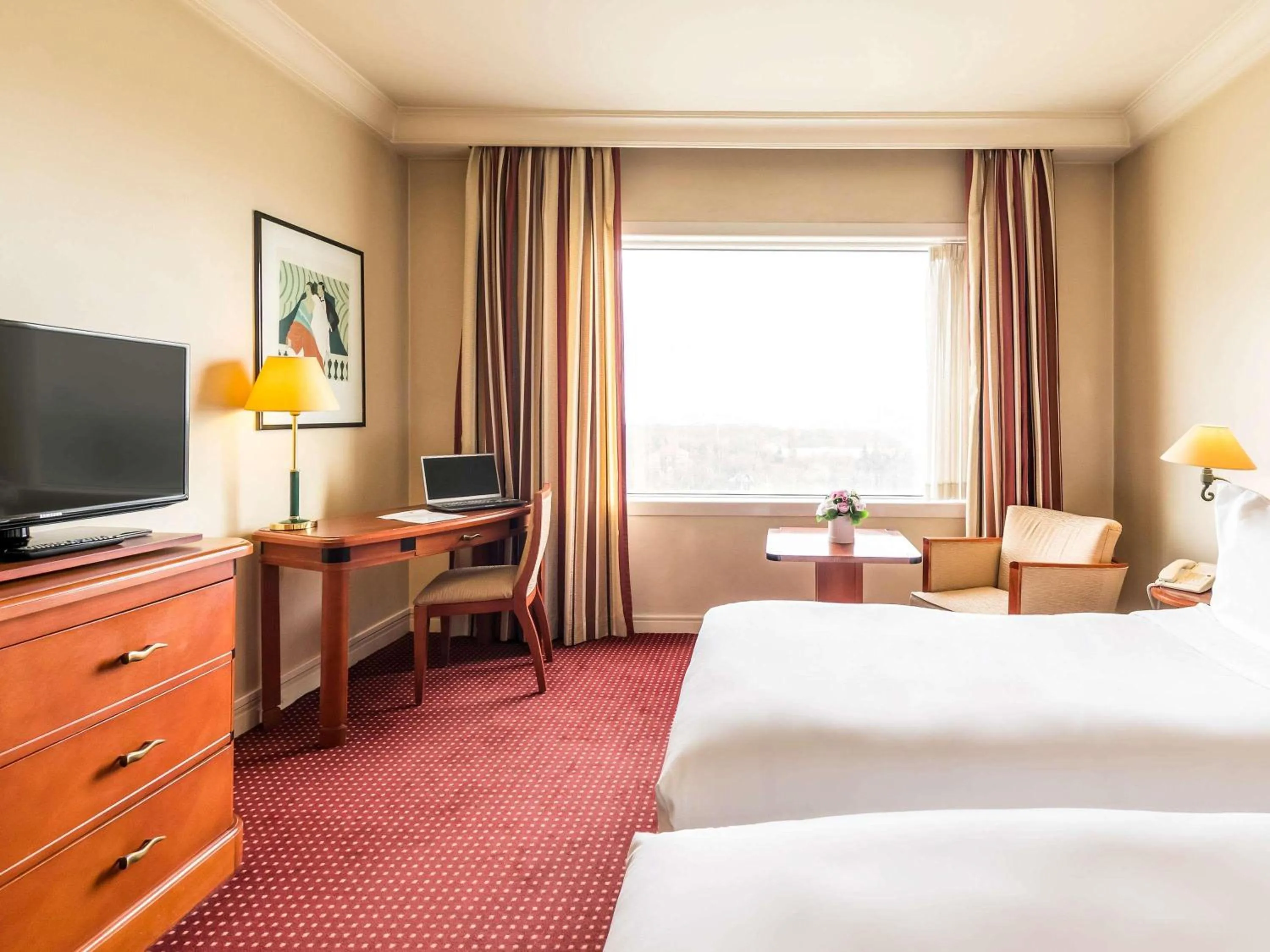 Bedroom, Bed in Pullman Bucharest World Trade Center