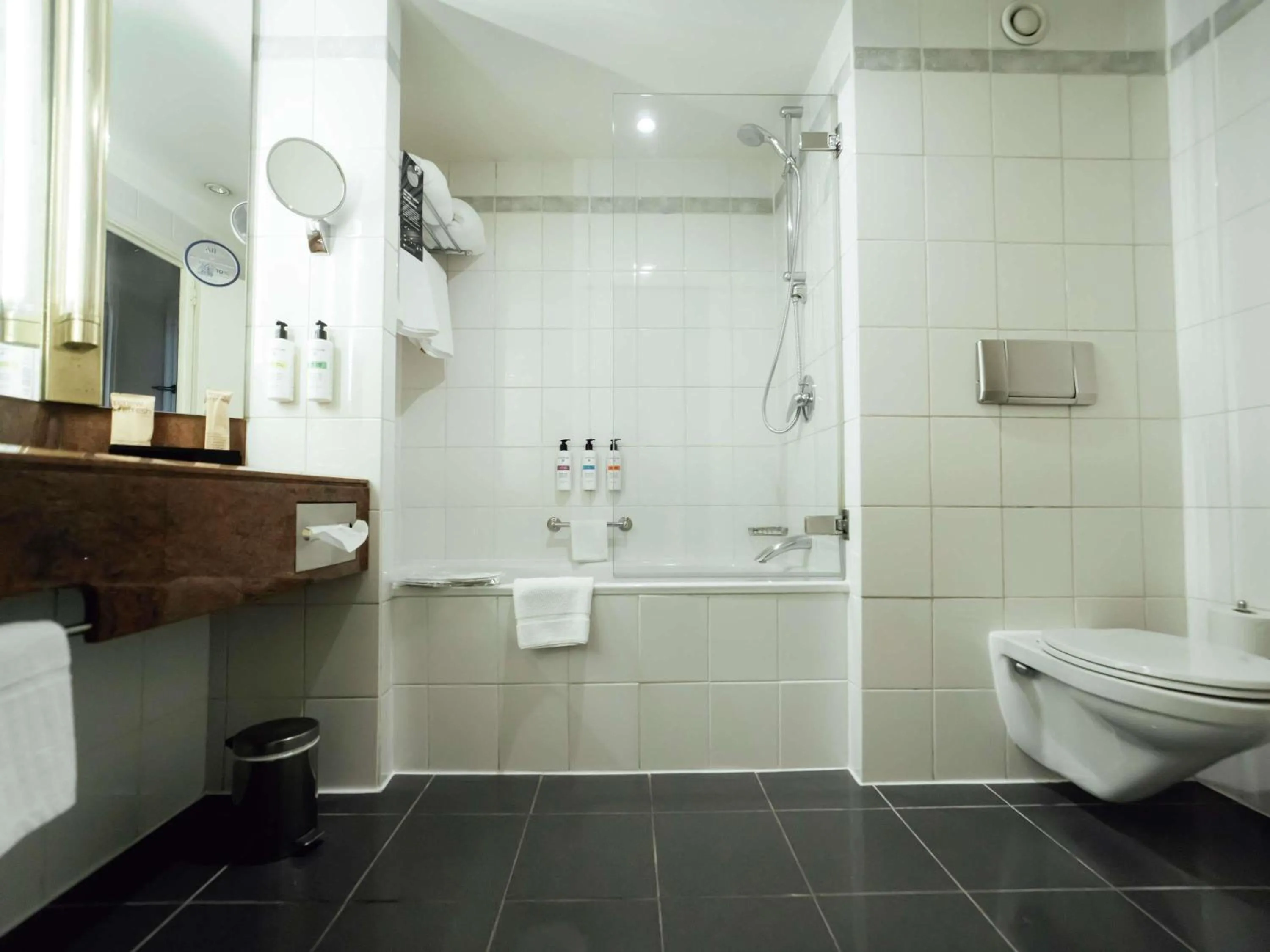 Bedroom in Pullman Bucharest World Trade Center