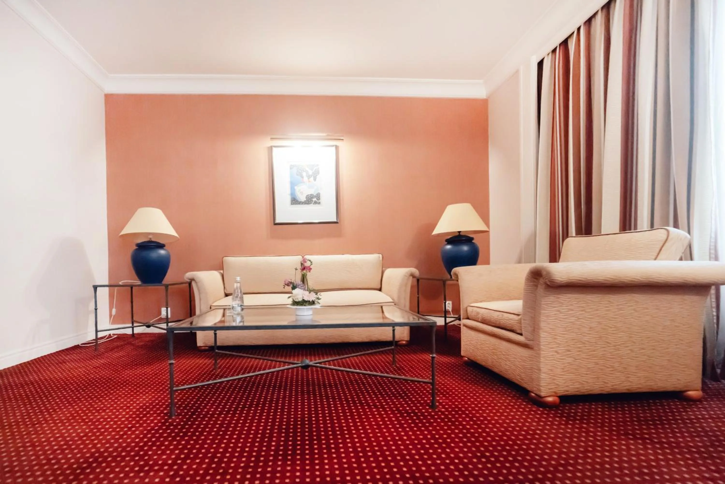 Living room in Pullman Bucharest World Trade Center