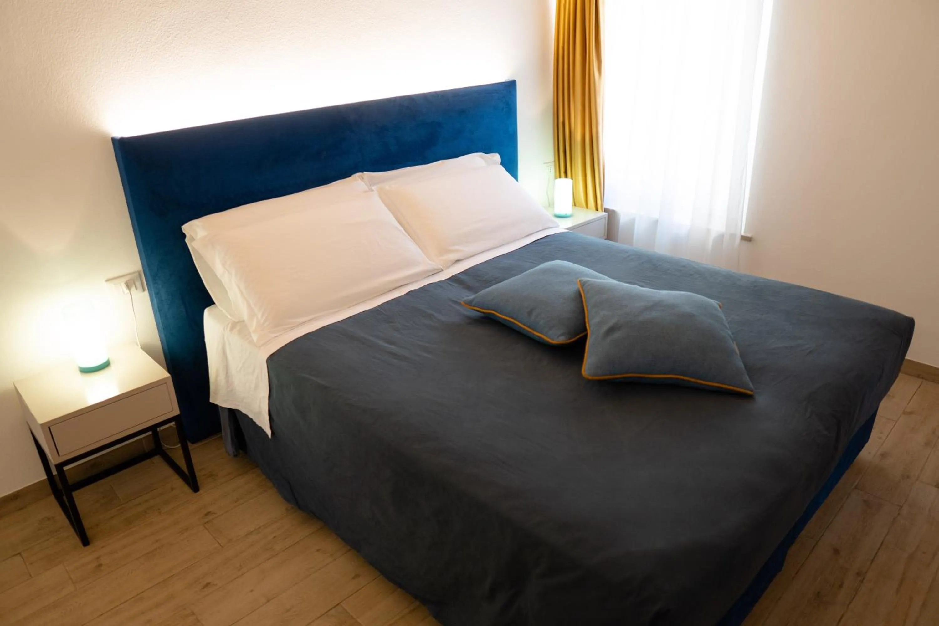 Photo of the whole room, Bed in Romeo Giulietta