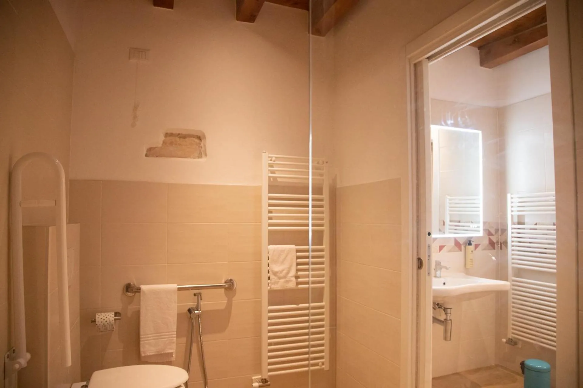 Toilet in Romeo Giulietta
