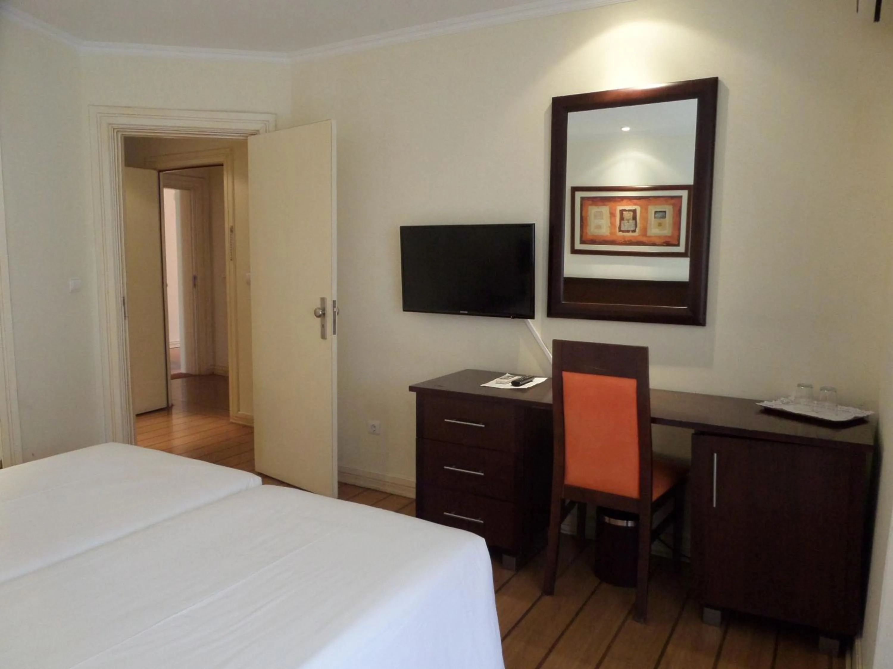 Photo of the whole room, TV/Entertainment Center in Yellow Alvor Garden - All Inclusive