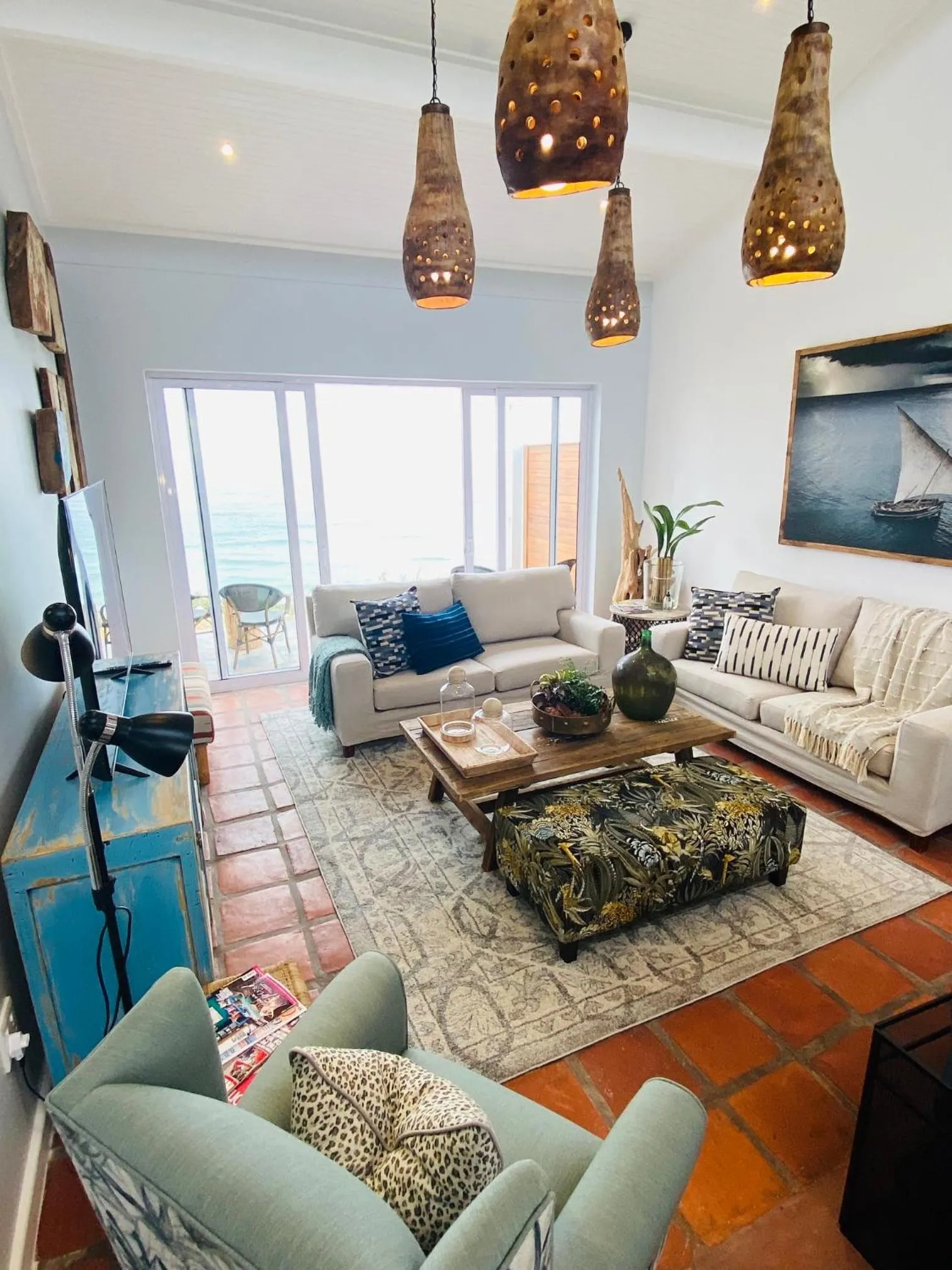 Communal lounge/ TV room in Mes Amis Beach Guest House