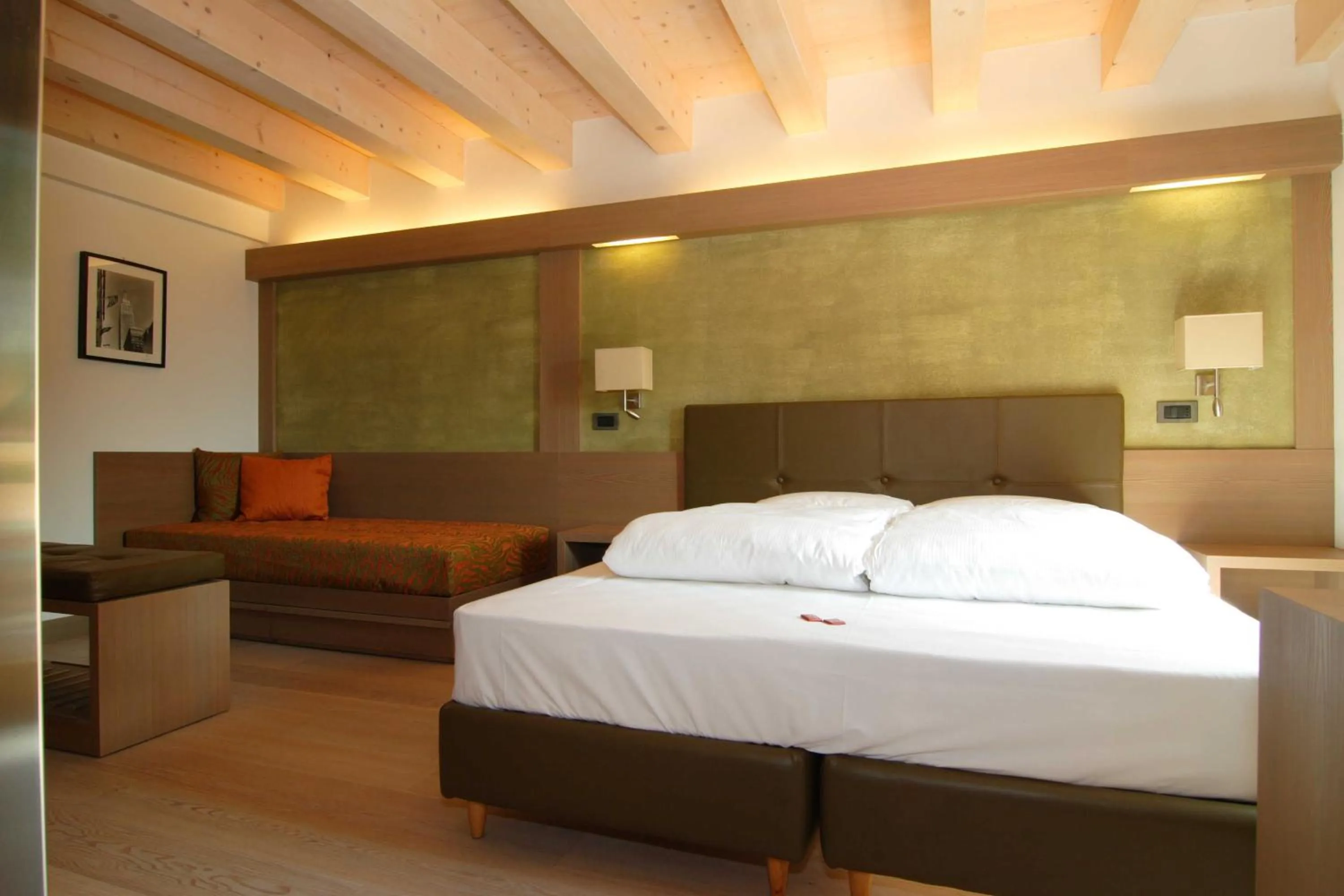 Photo of the whole room, Bed in Dolomiti Lodge Villa Gaia