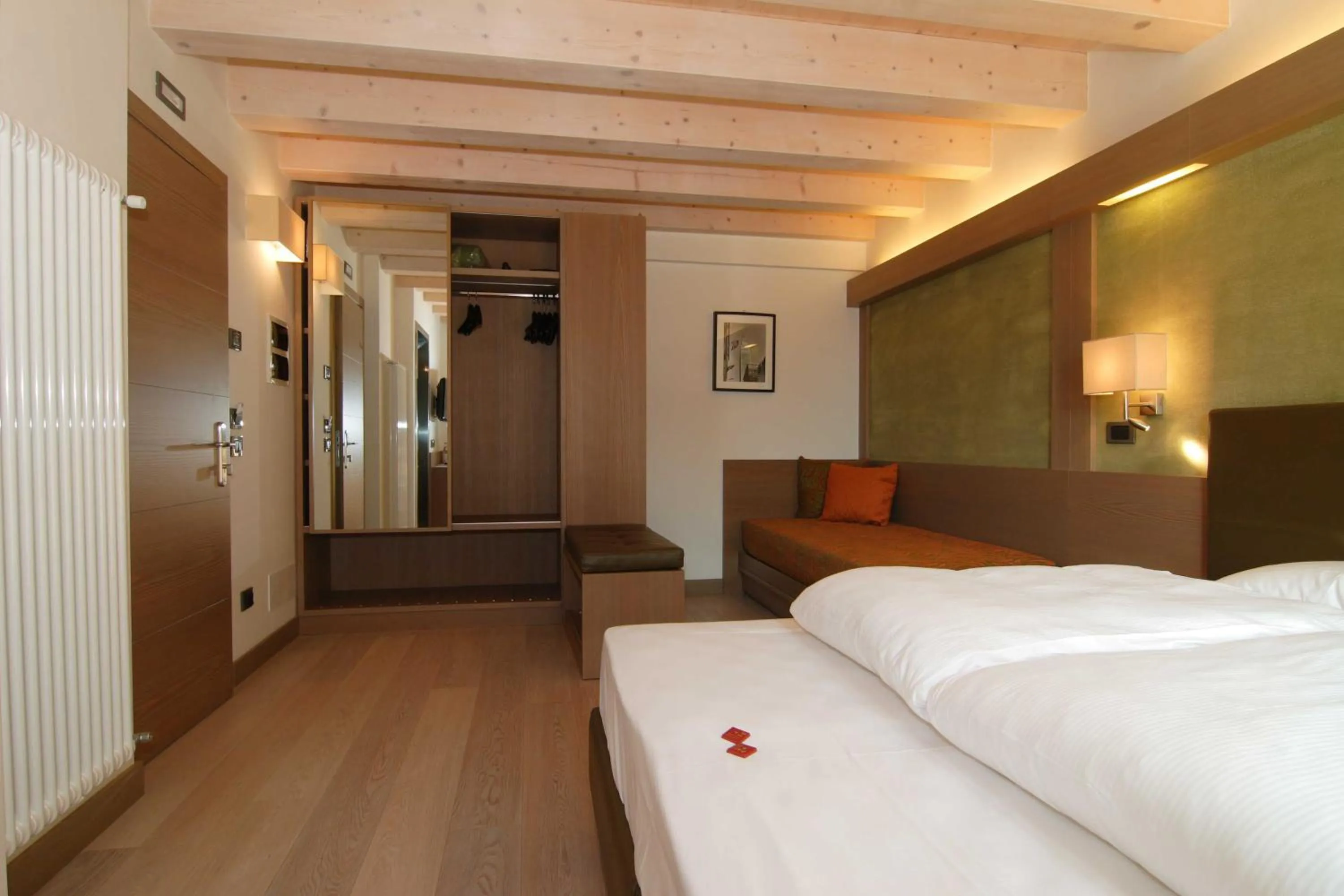 Decorative detail, Bed in Dolomiti Lodge Villa Gaia