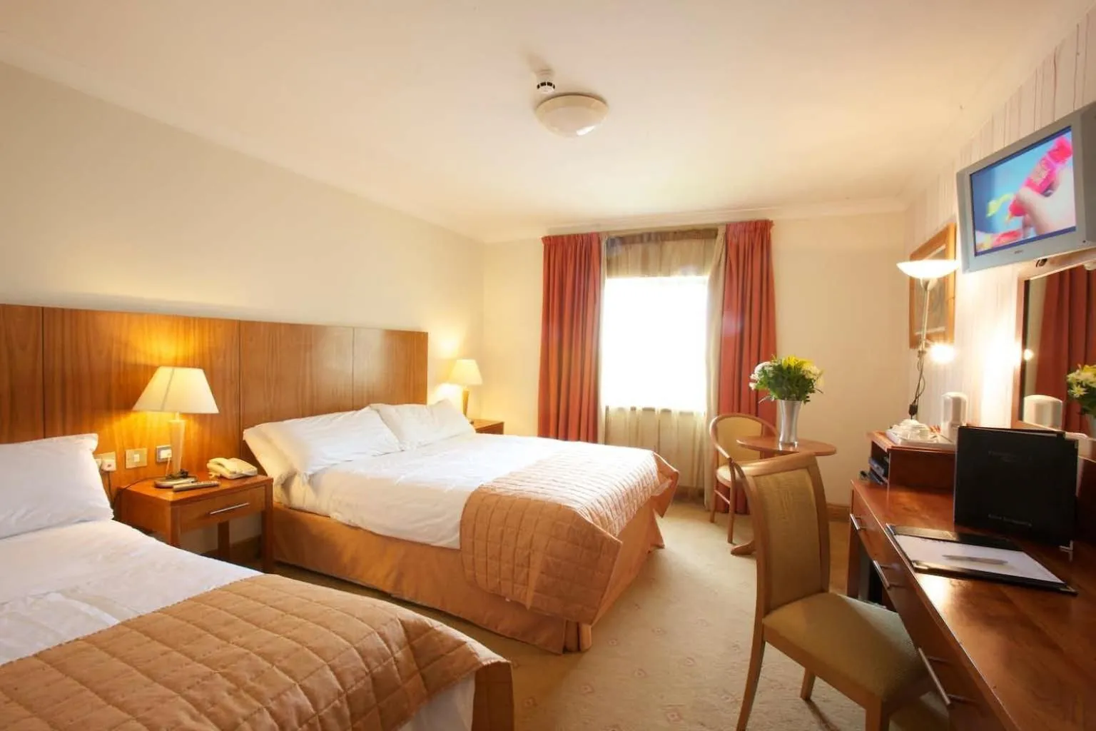 Bedroom, Bed in Broadhaven Bay Hotel