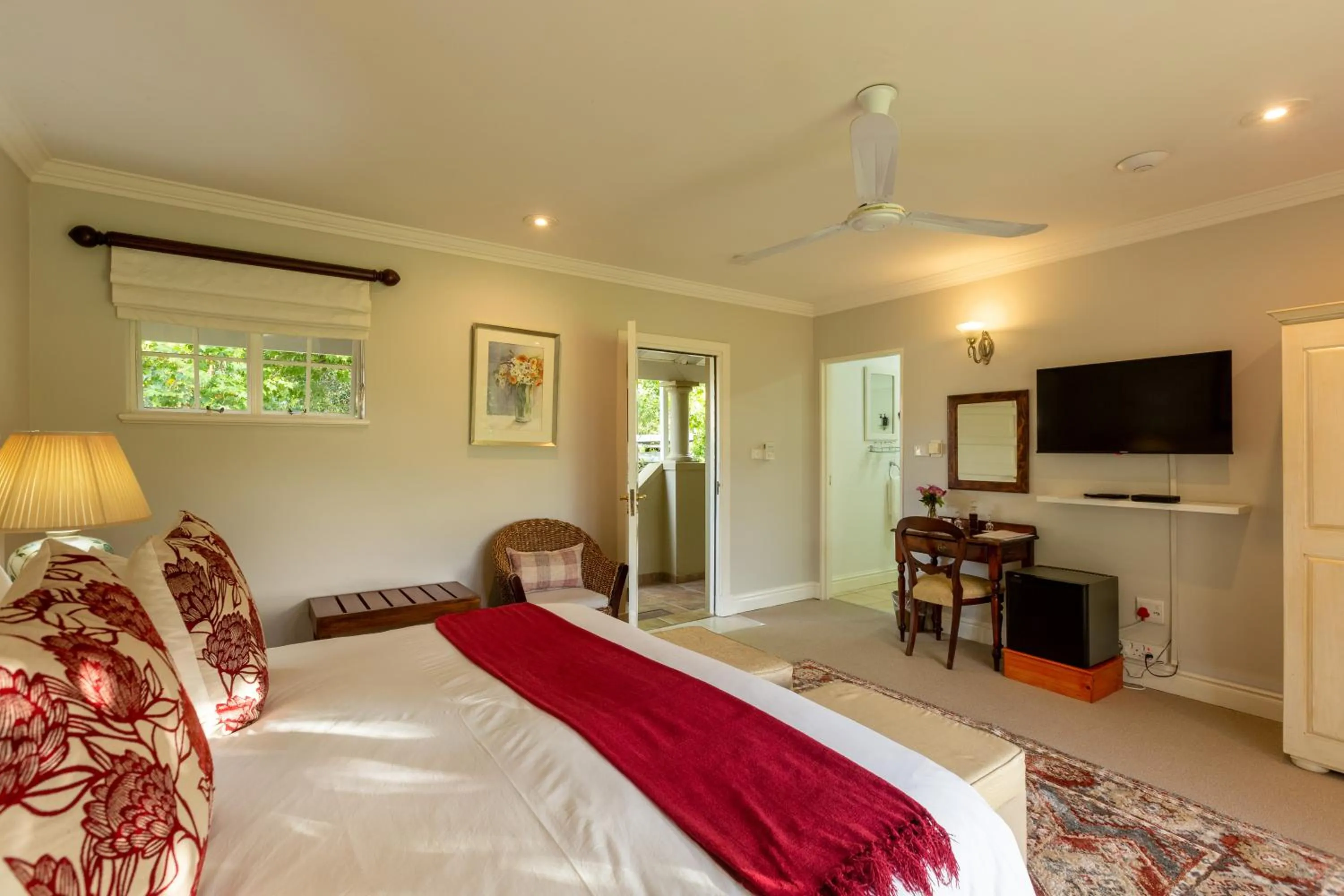 TV and multimedia, Bed in Moorcroft Manor Boutique Country Hotel