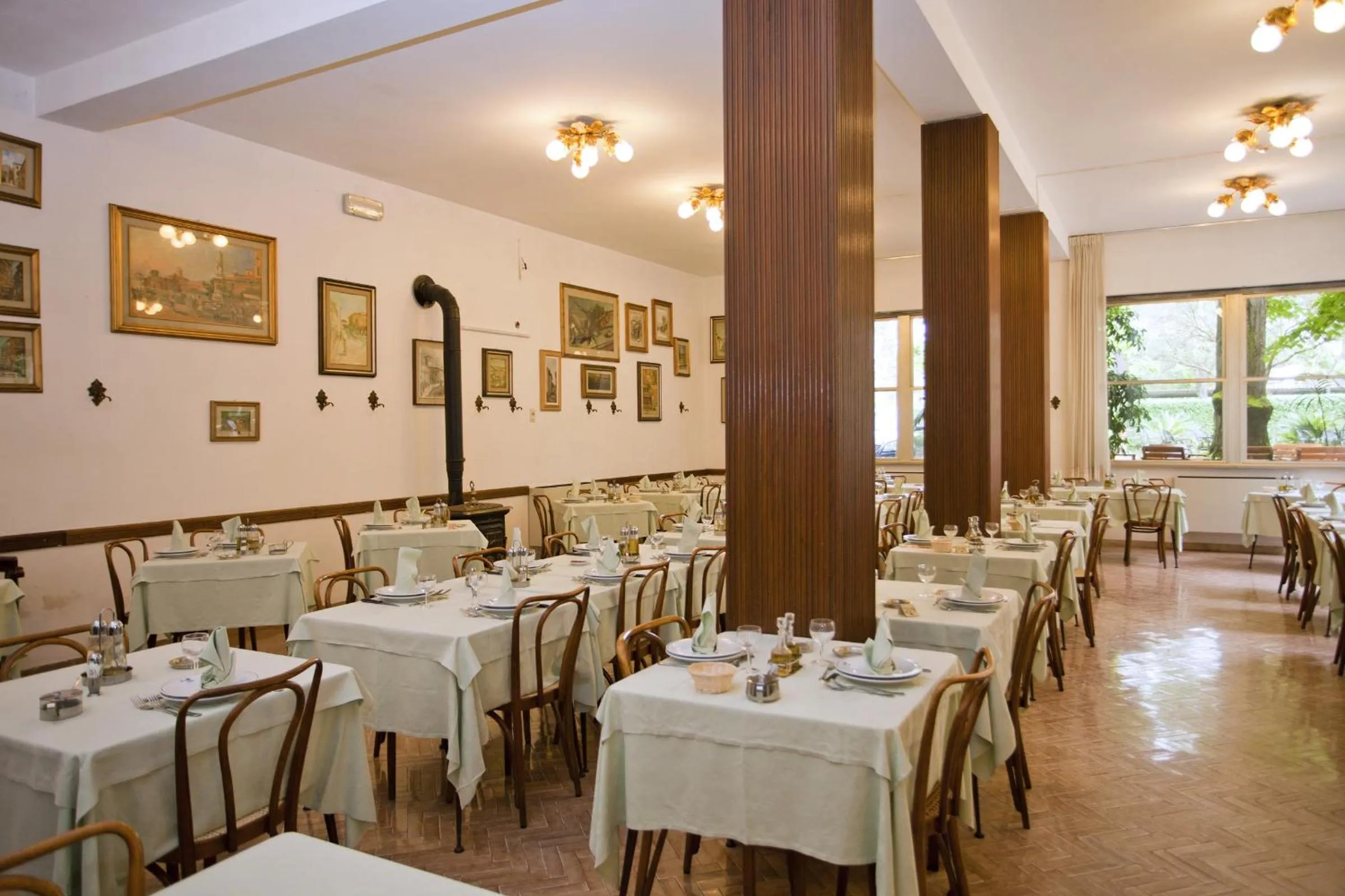 Restaurant/places to eat in Albergo Stella