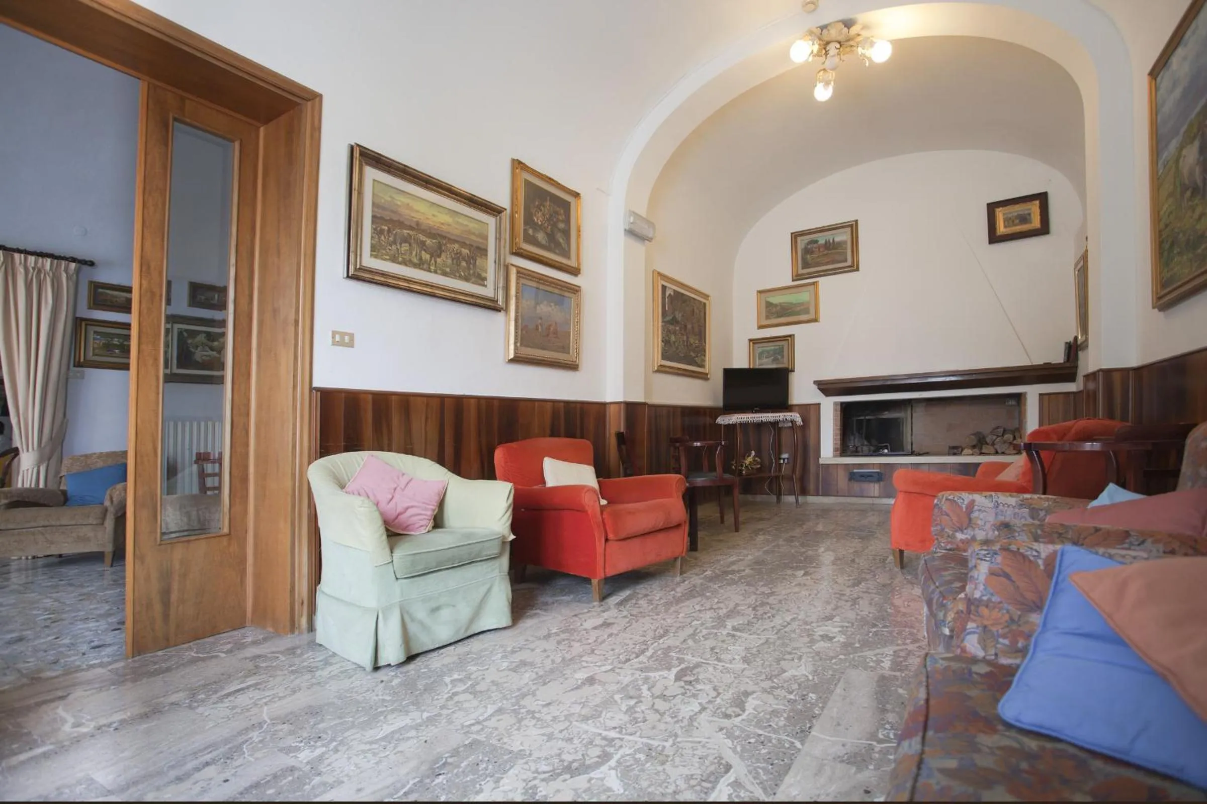Communal lounge/ TV room in Albergo Stella