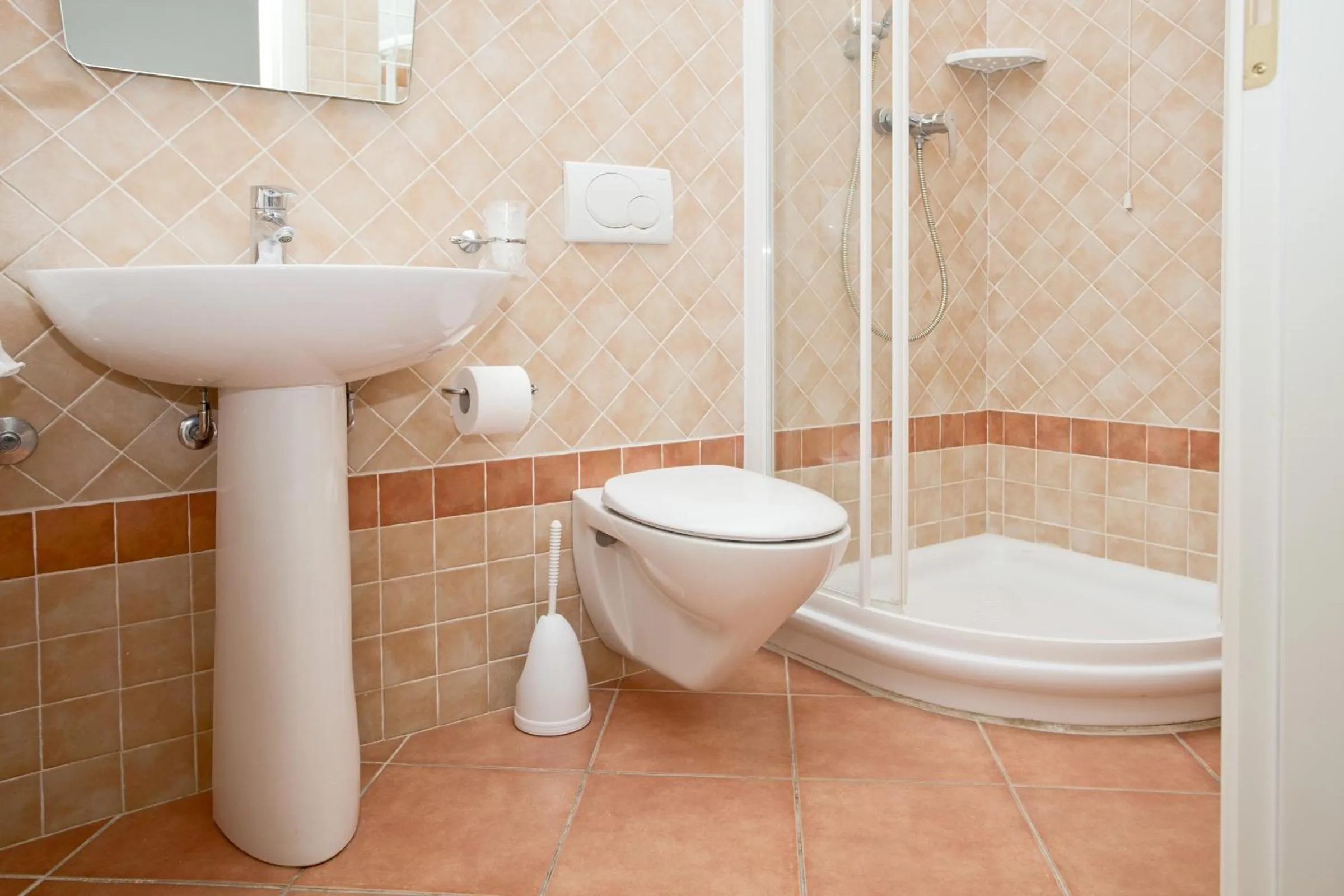 Shower in Albergo Stella