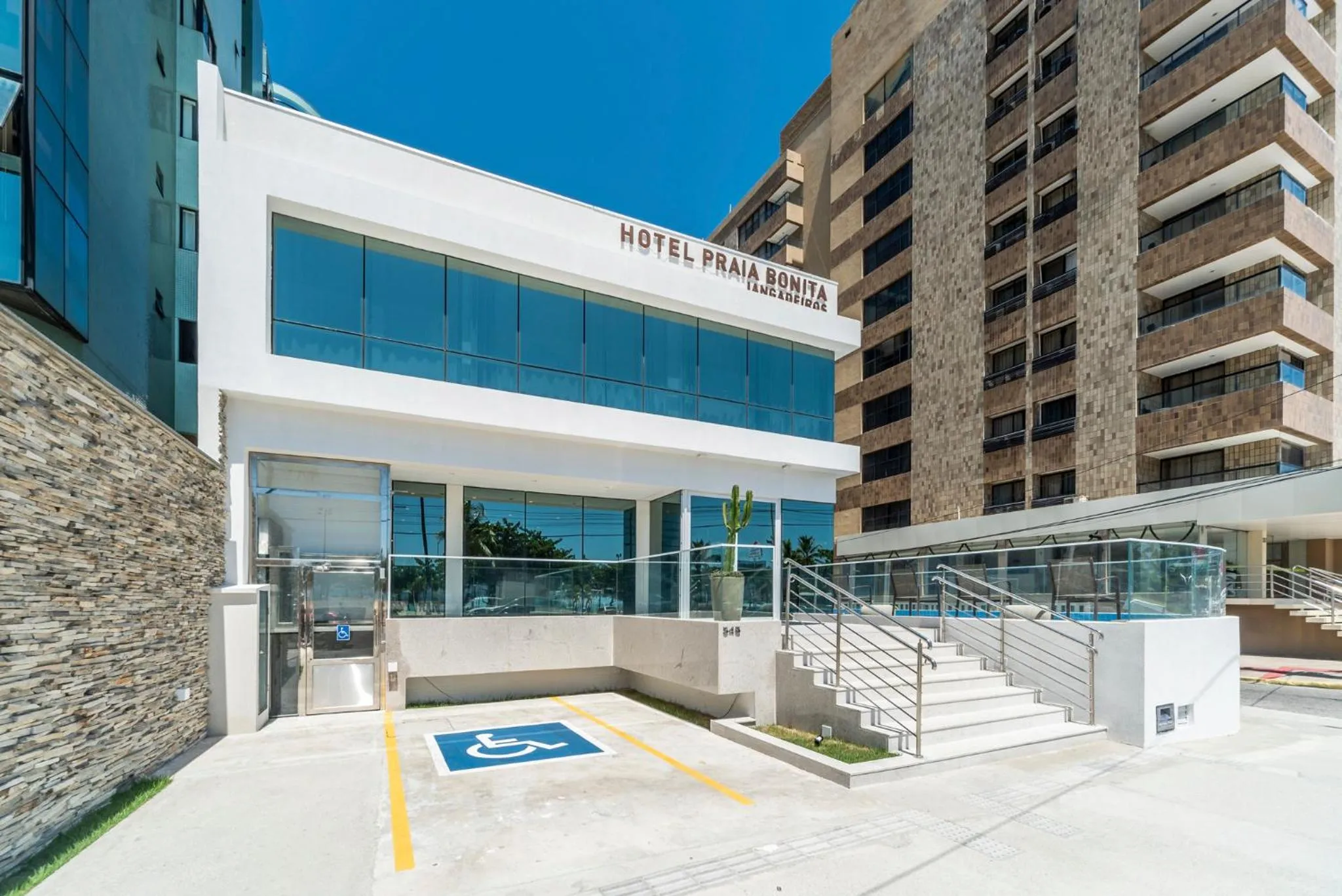 Facade/entrance in Hotel Praia Bonita Jangadeiros Pajuçara