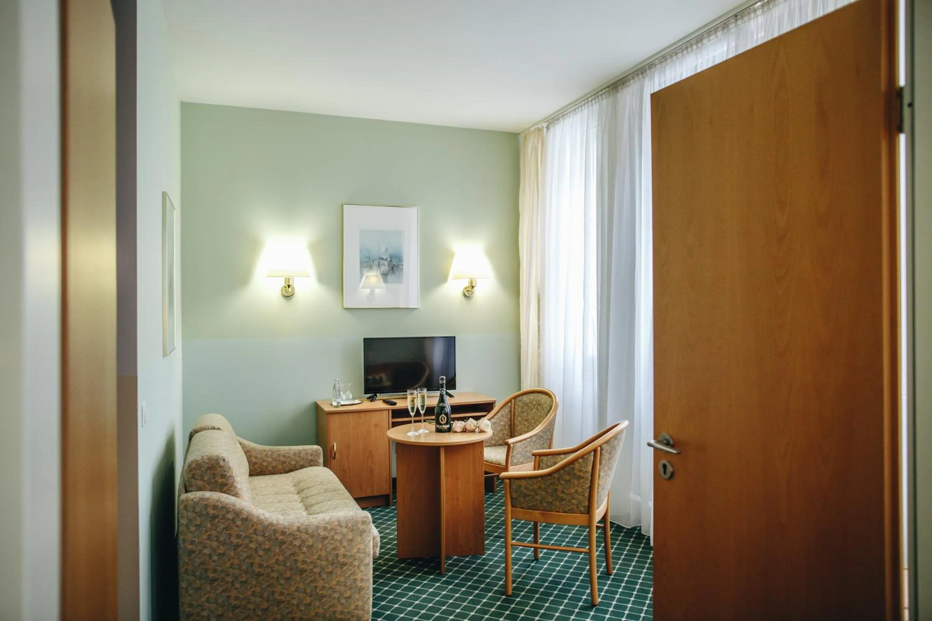 Photo of the whole room in Hotel "Helle Mitte" Berlin