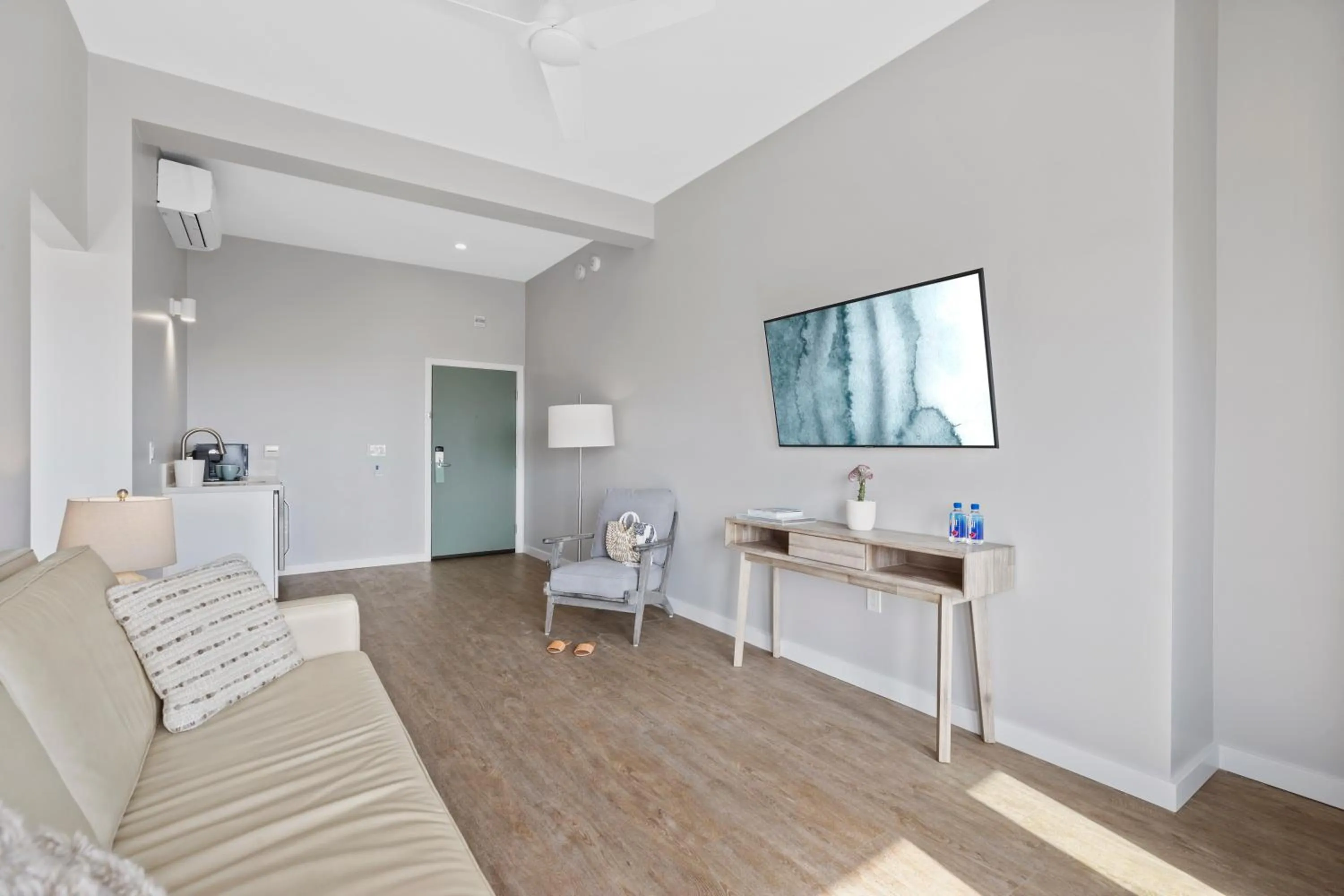 Kitchen or kitchenette in Sea Sprite Beach Club