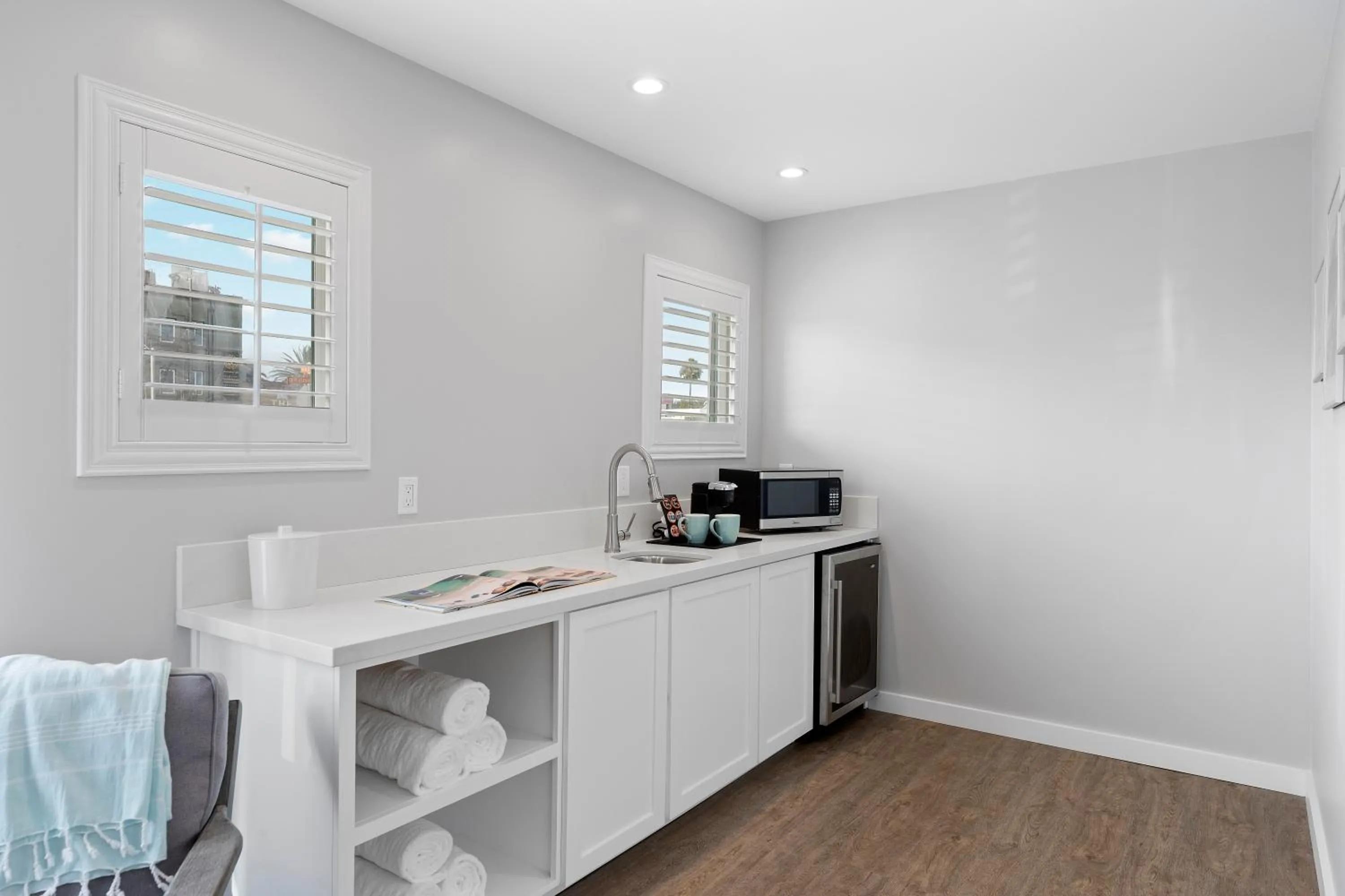 Kitchen or kitchenette in Sea Sprite Beach Club