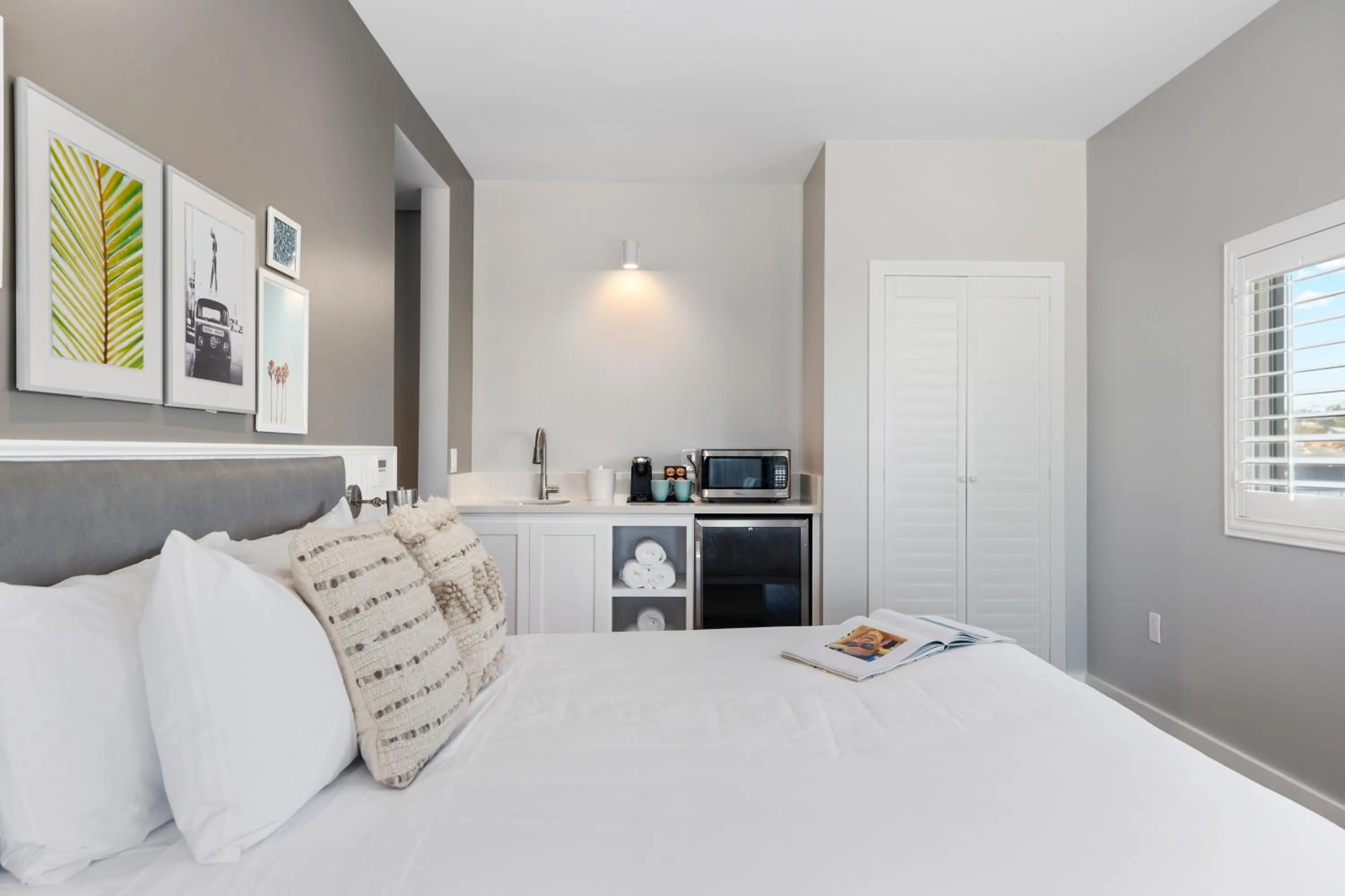 Kitchen or kitchenette, Bed in Sea Sprite Beach Club