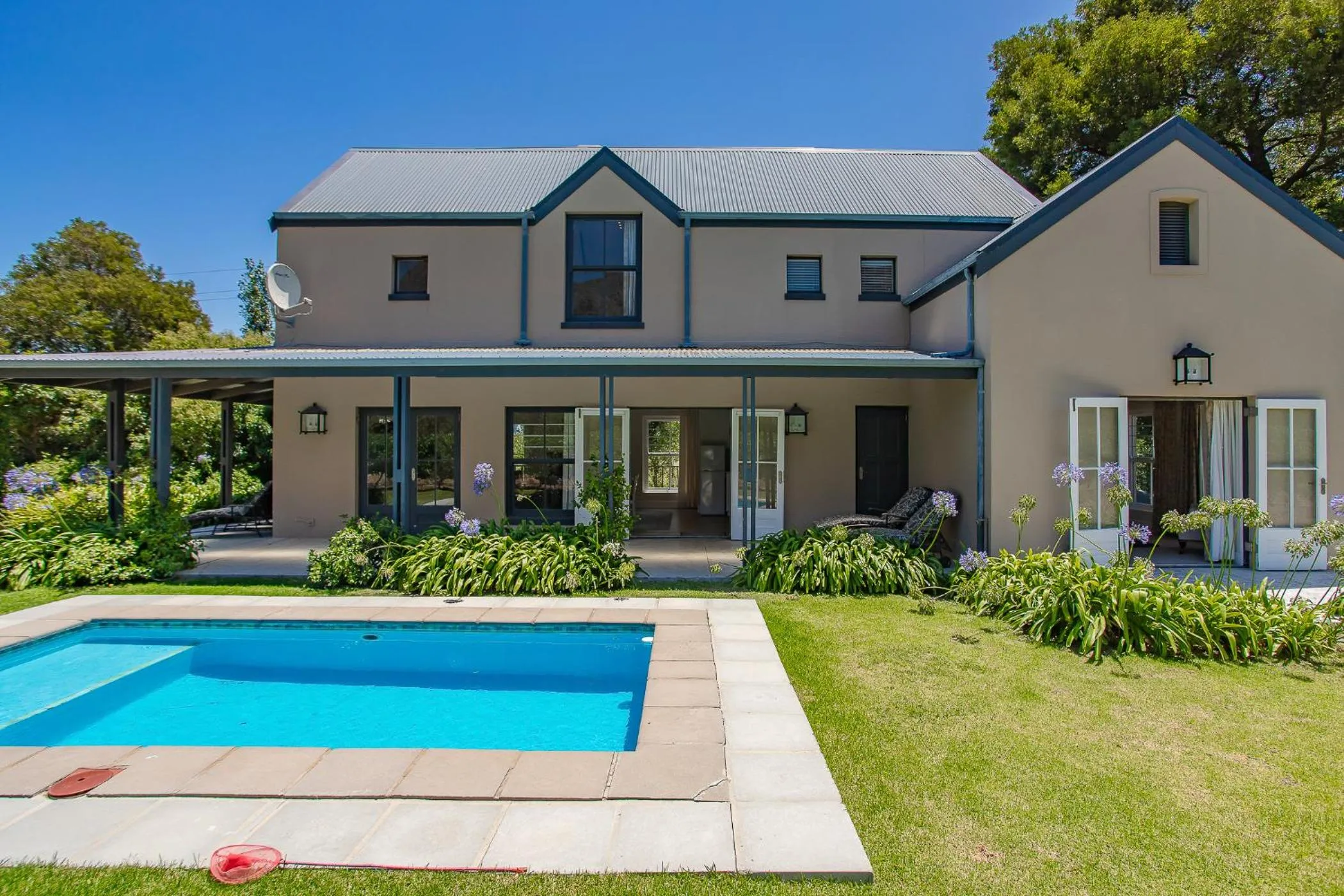Swimming pool in Franschhoek Rose Cottages