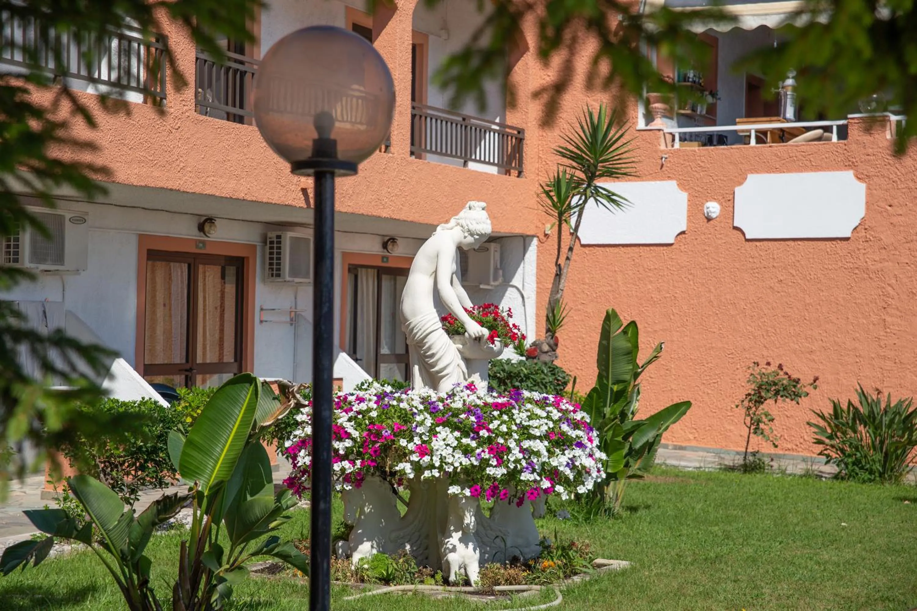 Garden in Victoria Hill Hotel