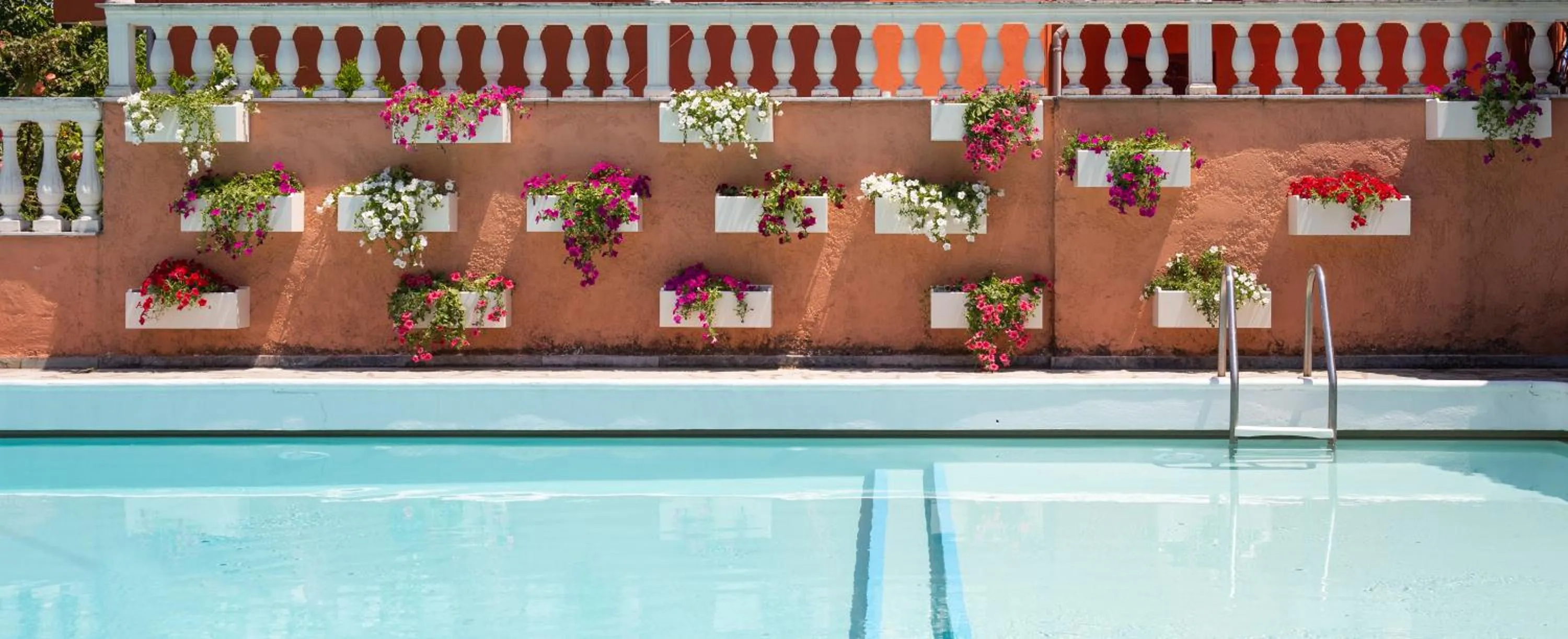 Swimming pool in Victoria Hill Hotel