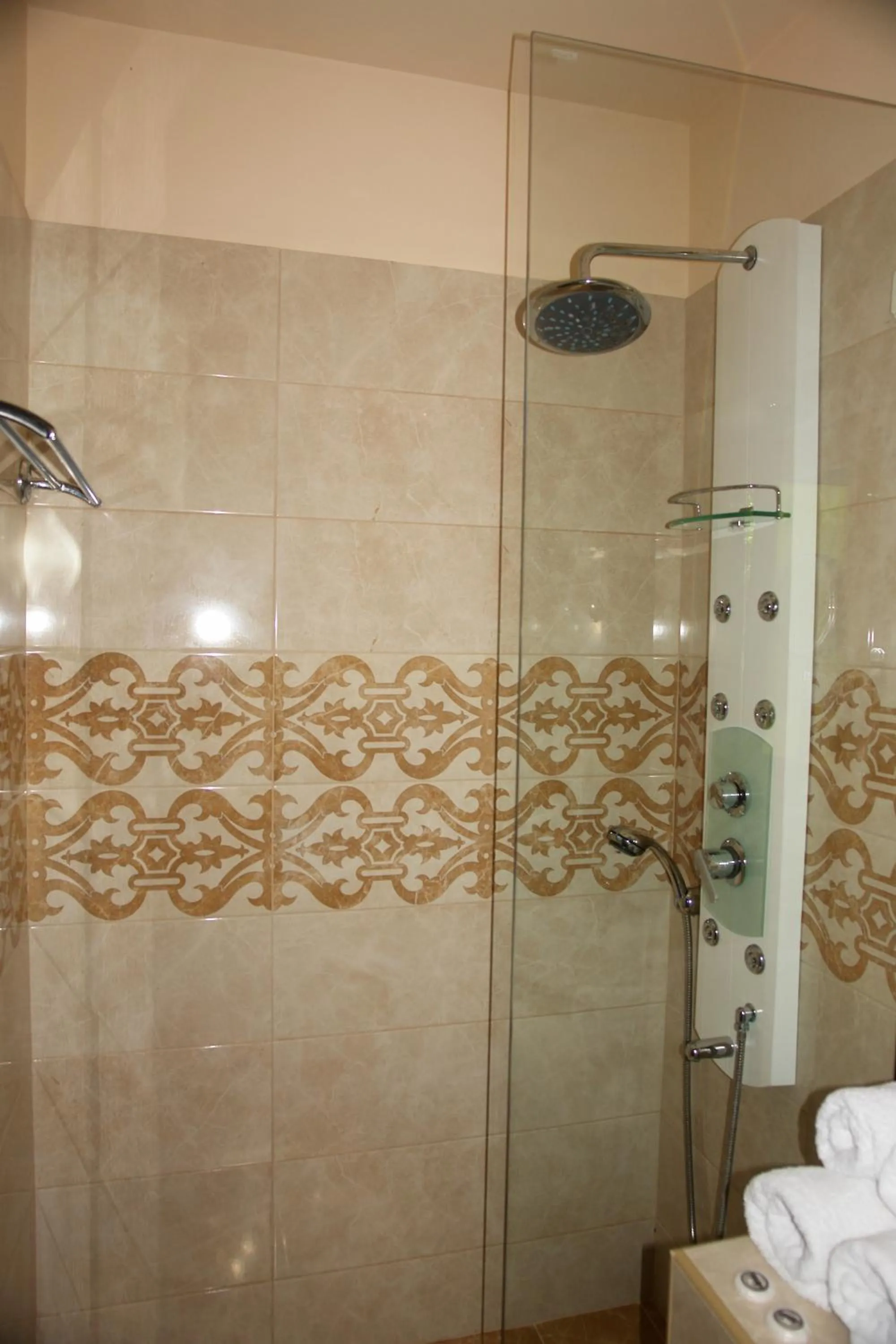 Bathroom in Victoria Hill Hotel