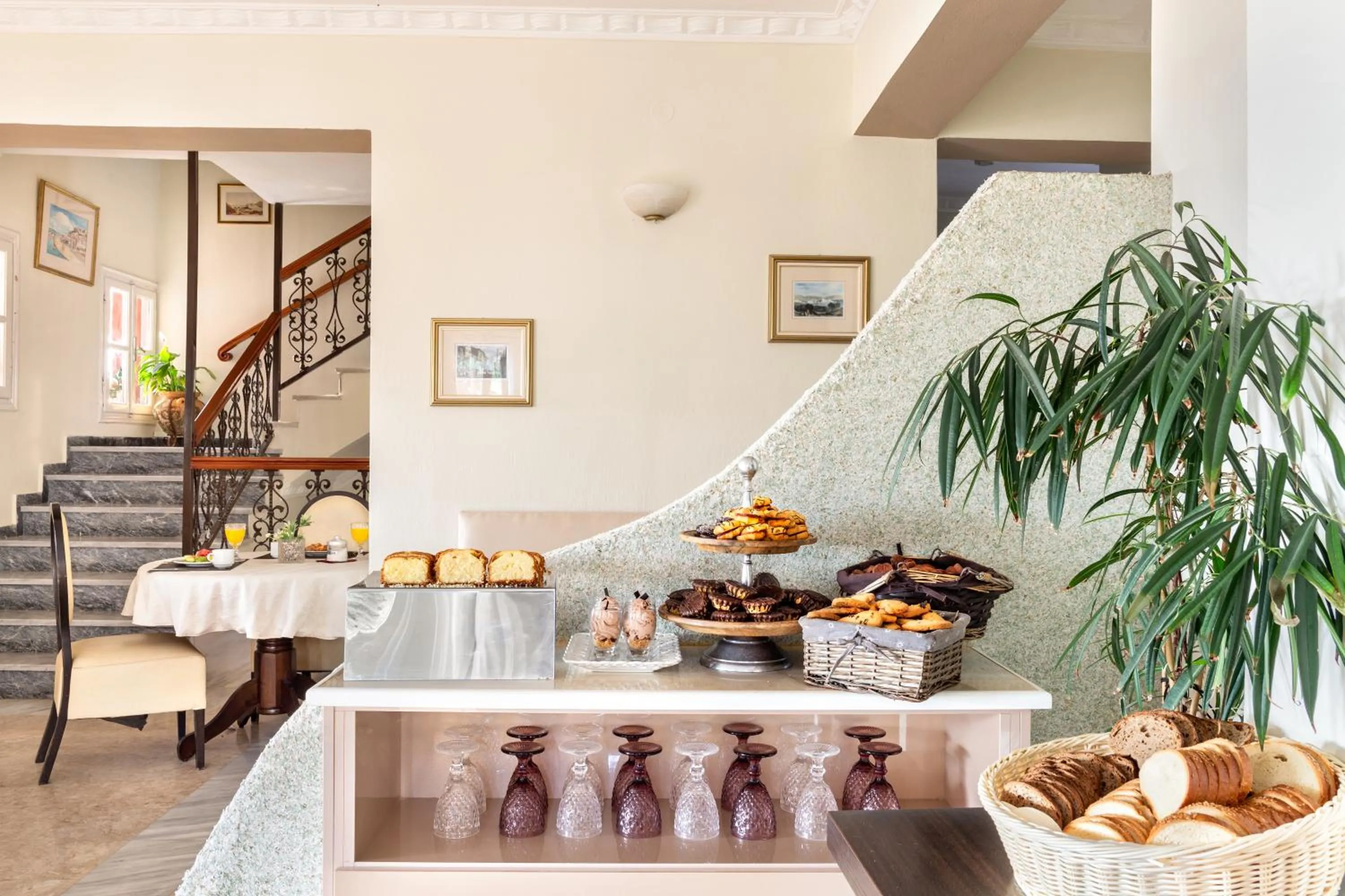 Buffet breakfast in Victoria Hill Hotel