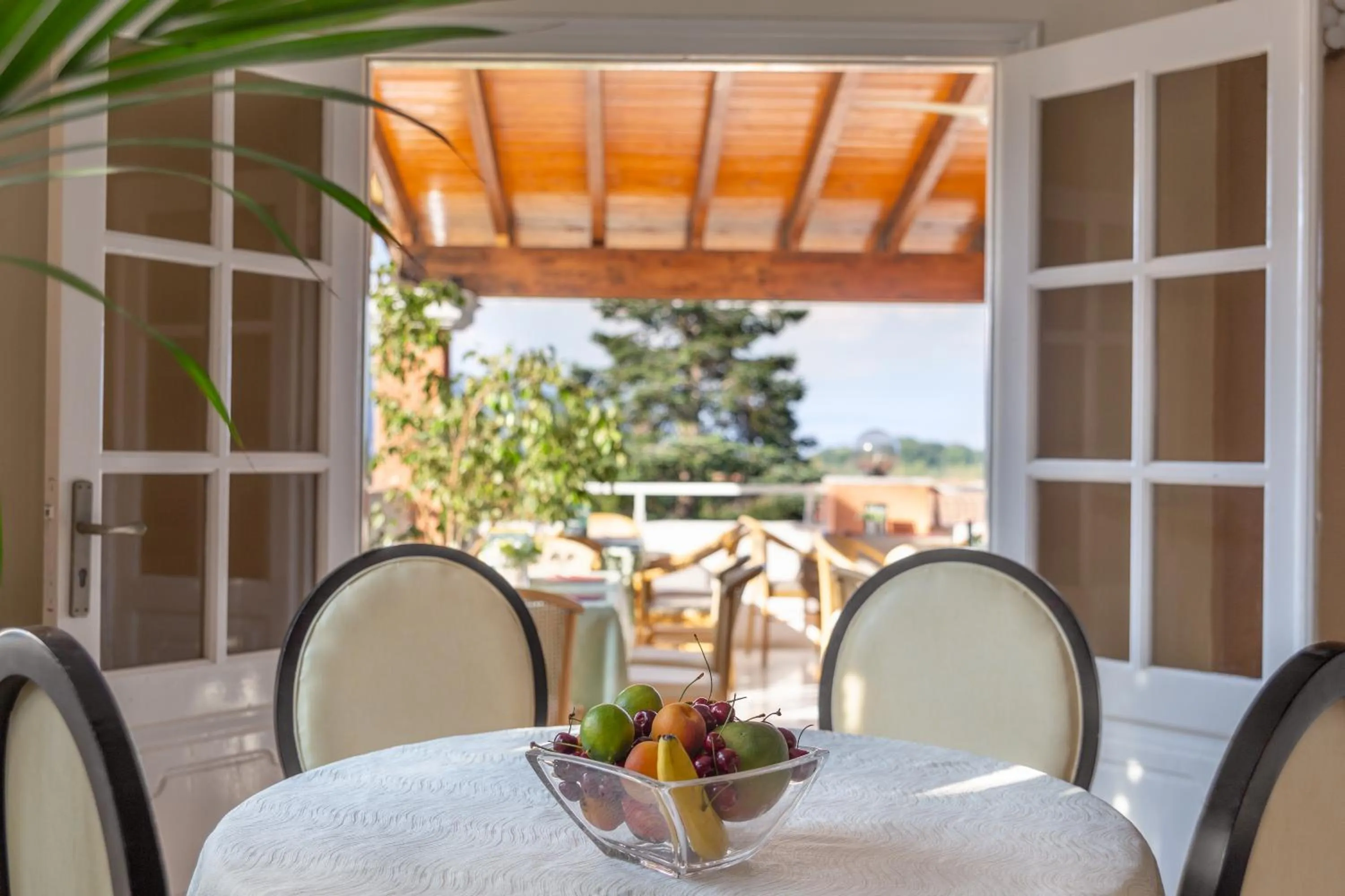 Buffet breakfast in Victoria Hill Hotel