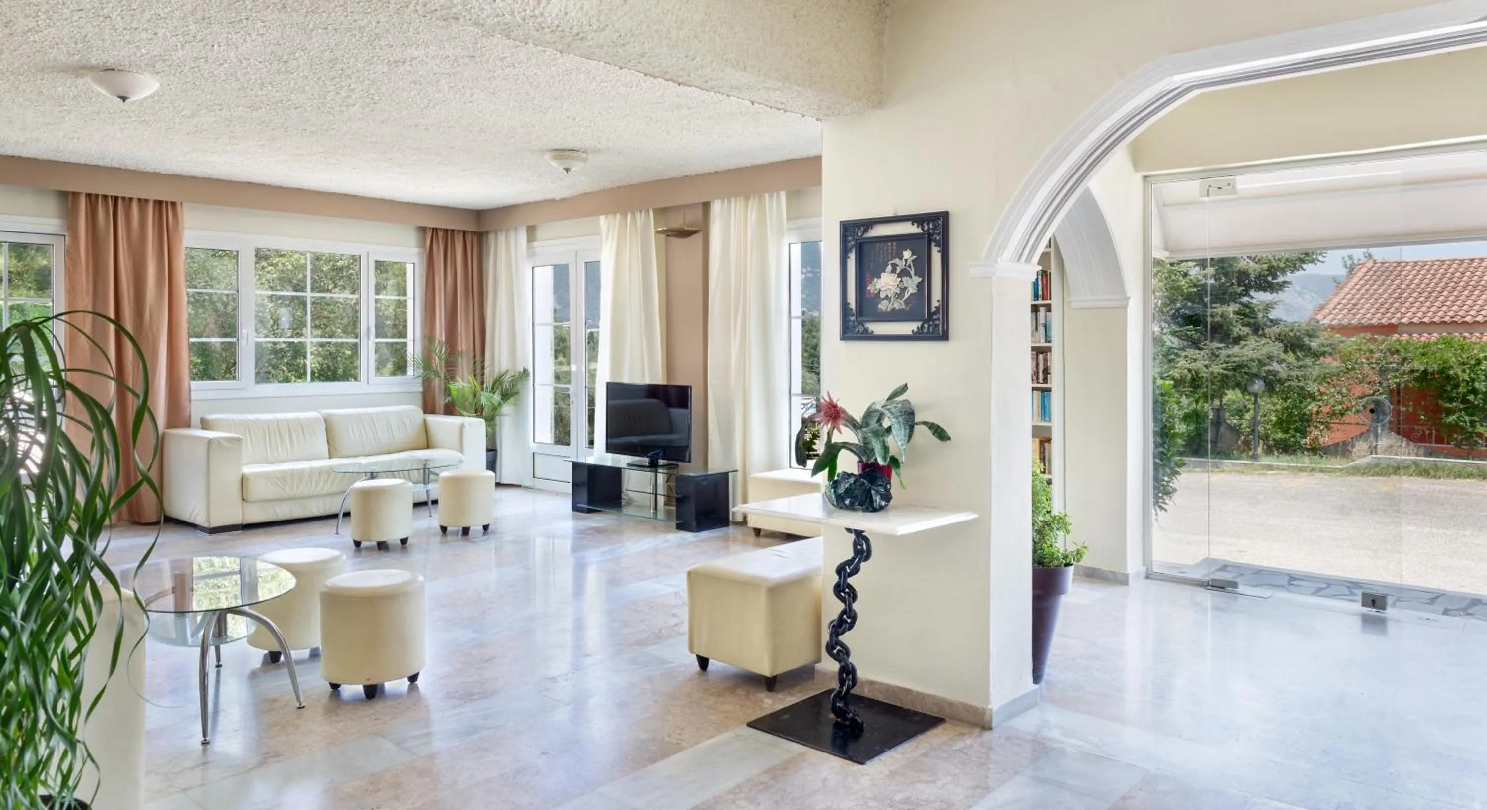 Living room in Victoria Hill Hotel