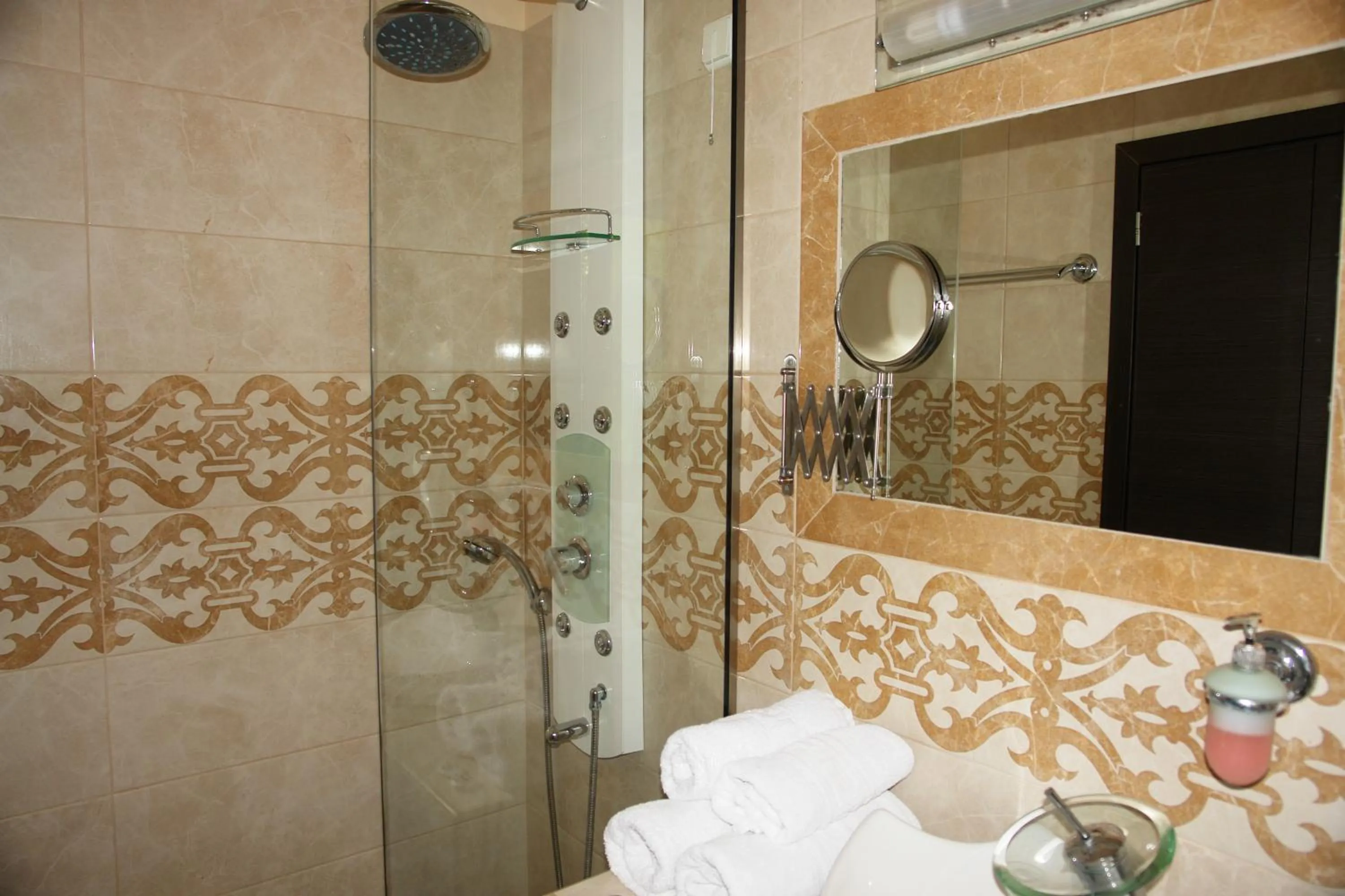 Bathroom in Victoria Hill Hotel