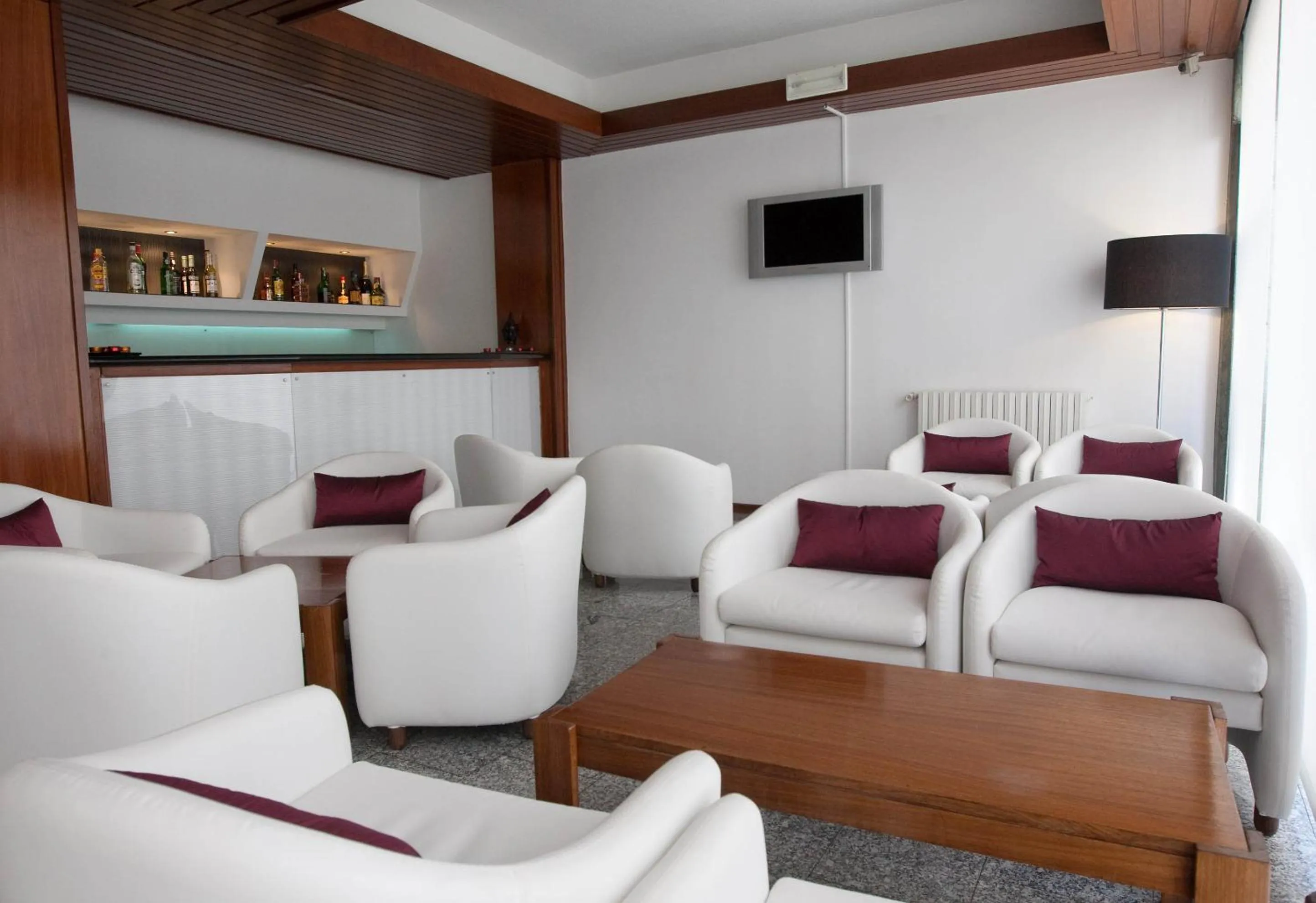 Lounge or bar in Hotel Costa de Prata 2 & Spa
