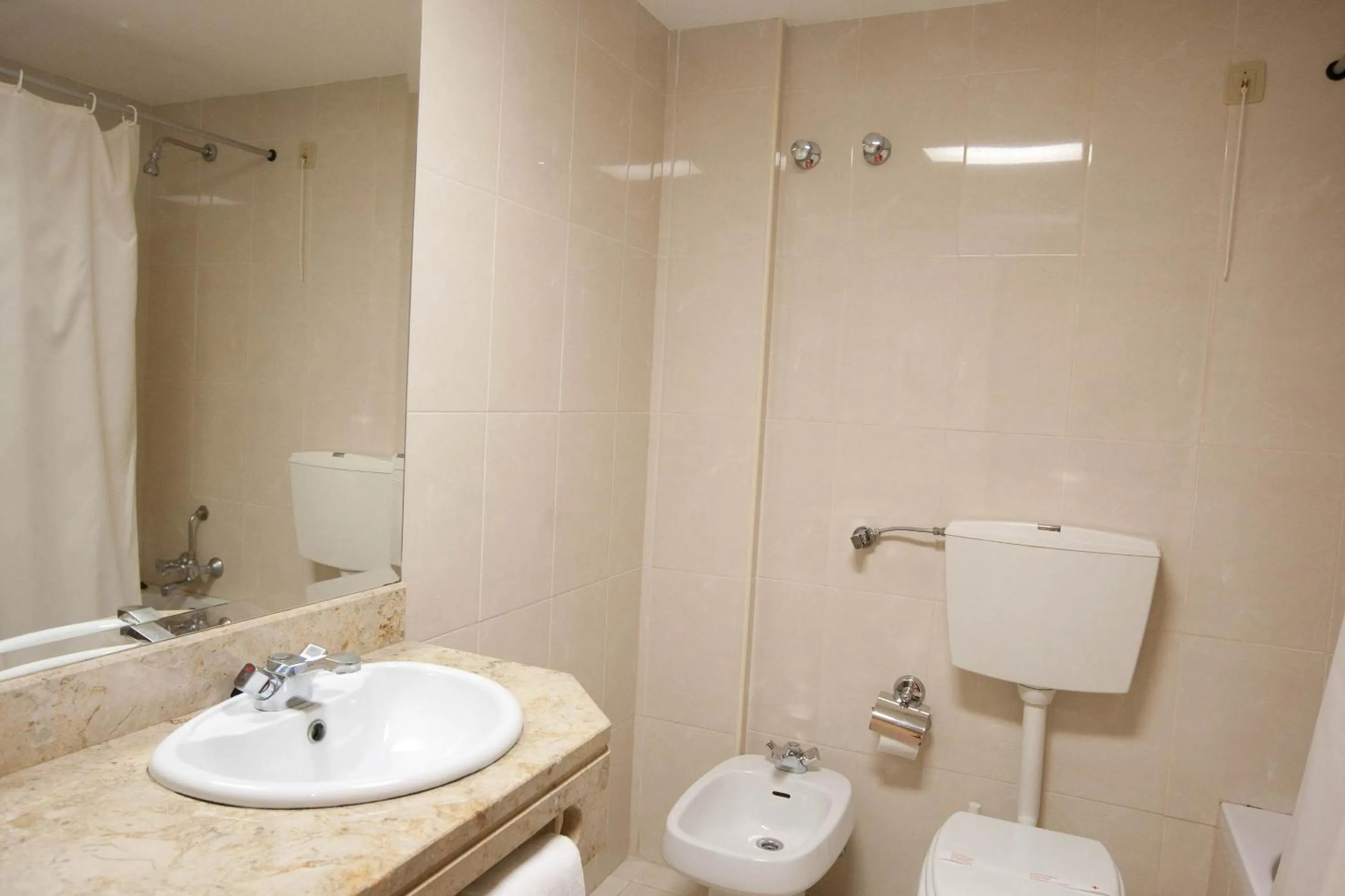 Bathroom in Hotel Costa de Prata 2 & Spa