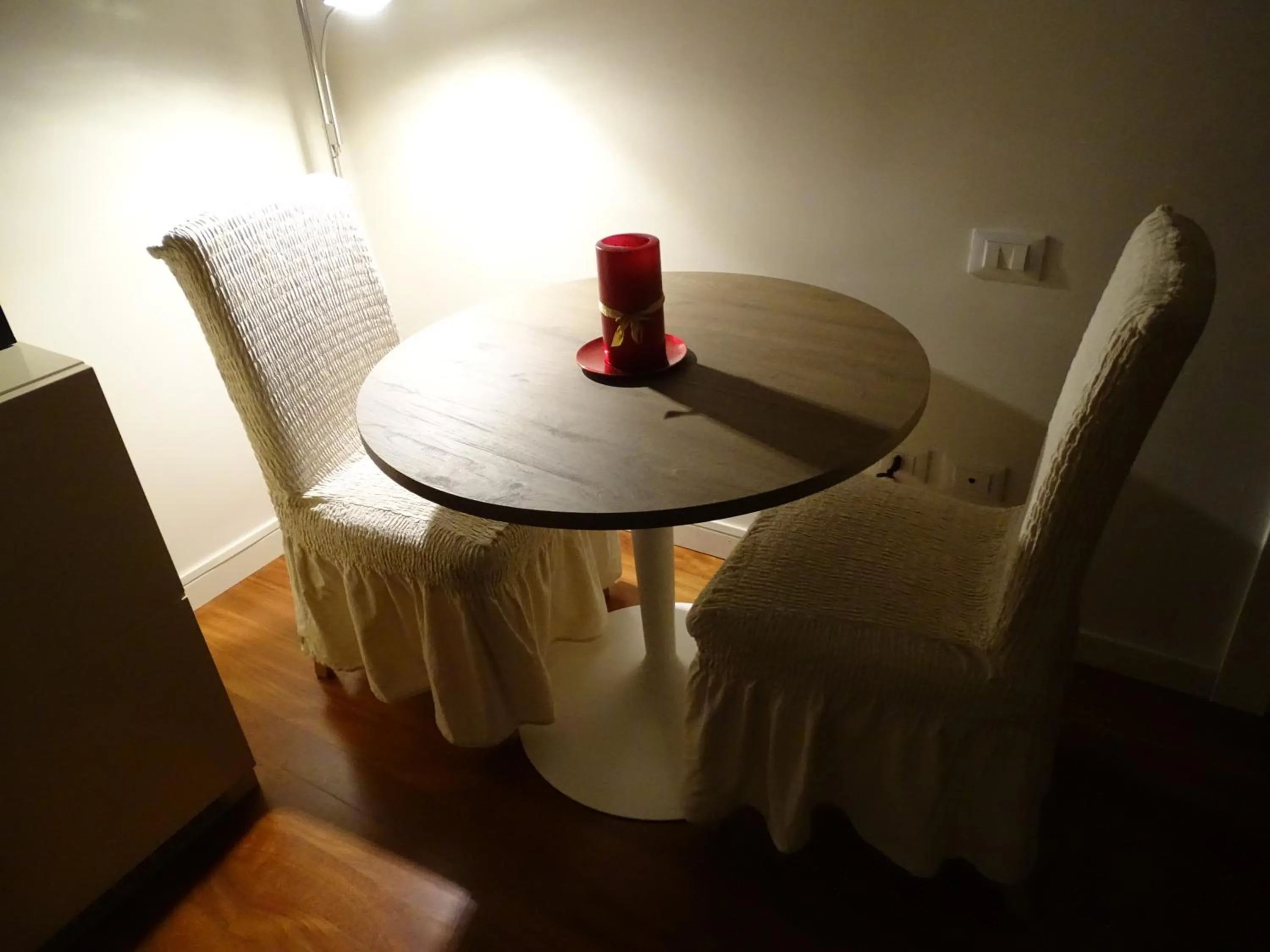 Seating area, Bed in Suite Alcova