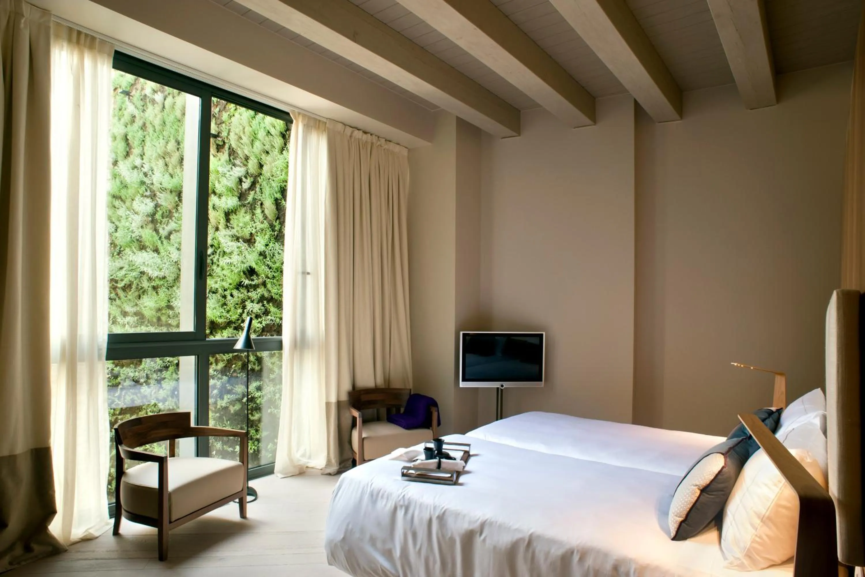 Photo of the whole room, Bed in Mercer Hotel Barcelona