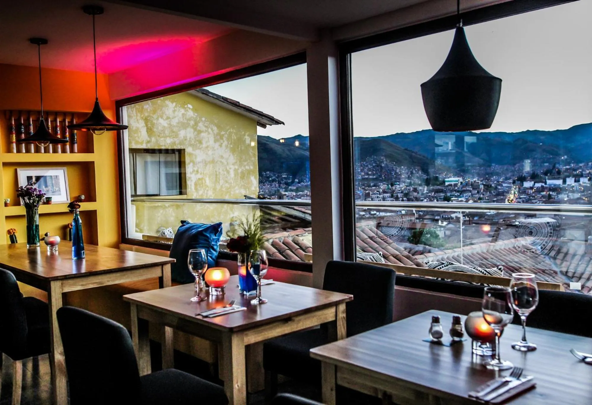 Restaurant/places to eat in Tariq Boutique