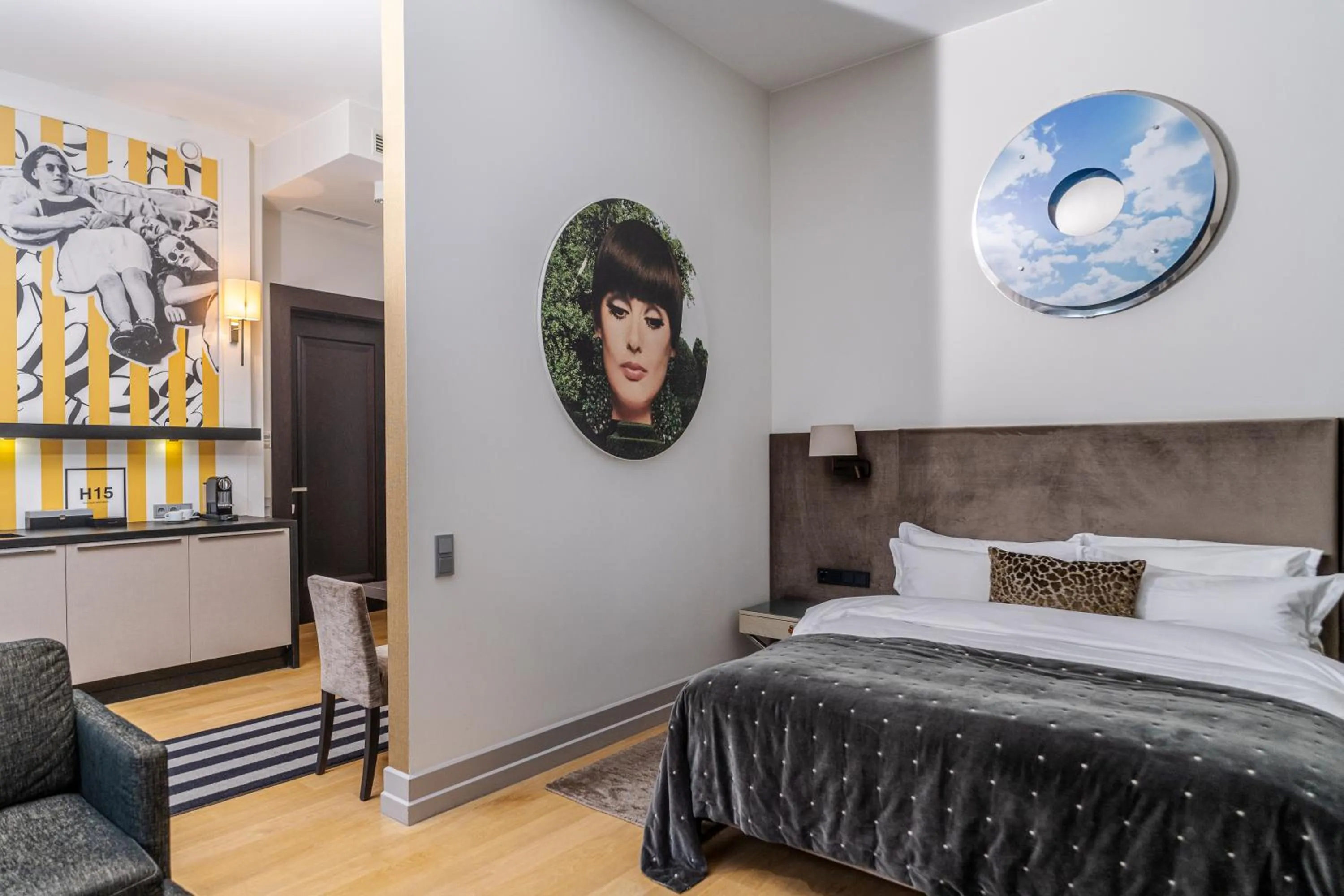 View (from property/room), Bed in H15 Boutique Hotel, Warsaw, a Member of Design Hotels