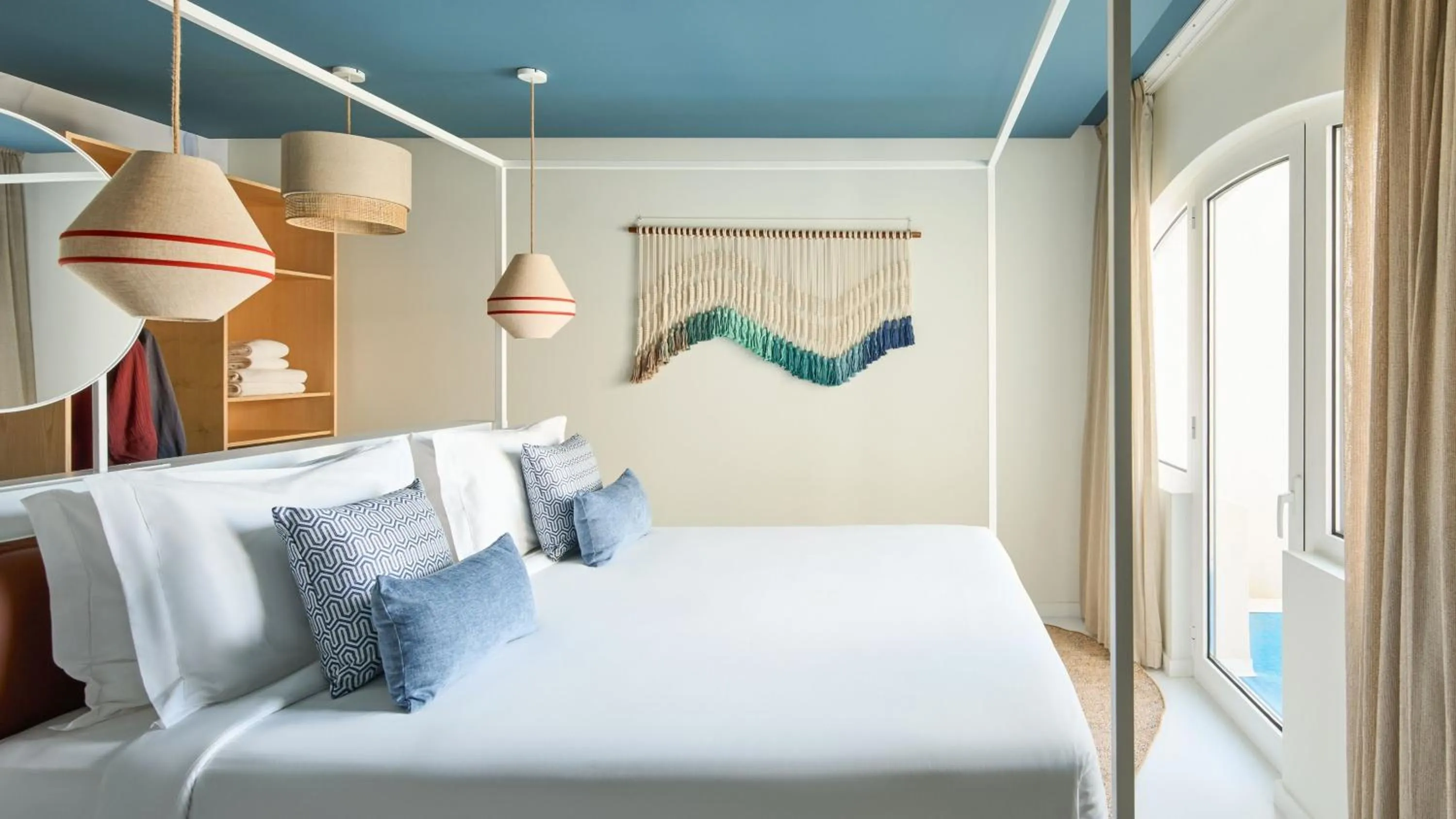 Photo of the whole room, Bed in Hotel Indigo Albufeira by IHG