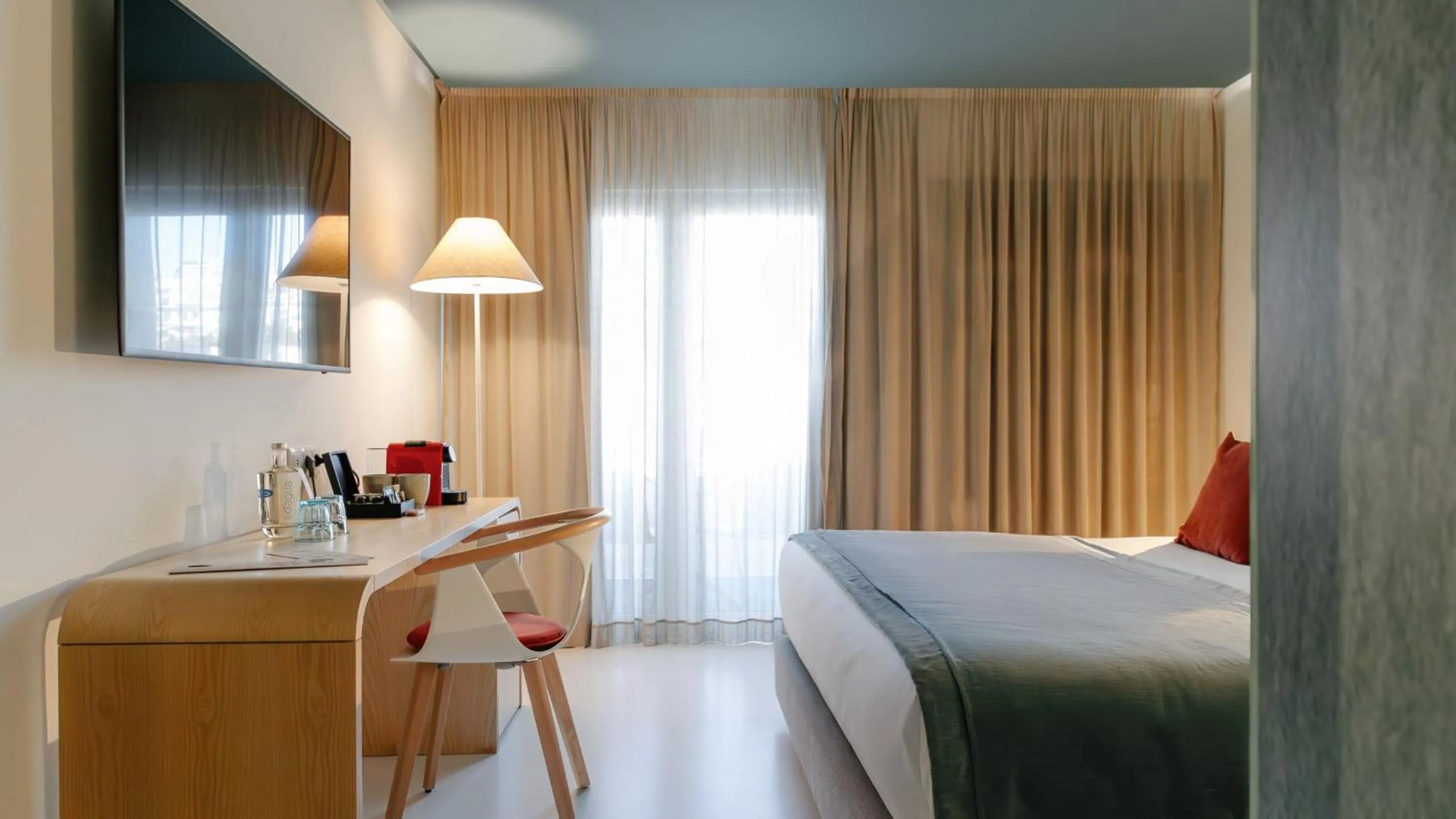 Photo of the whole room, Bed in Hotel Indigo Albufeira by IHG