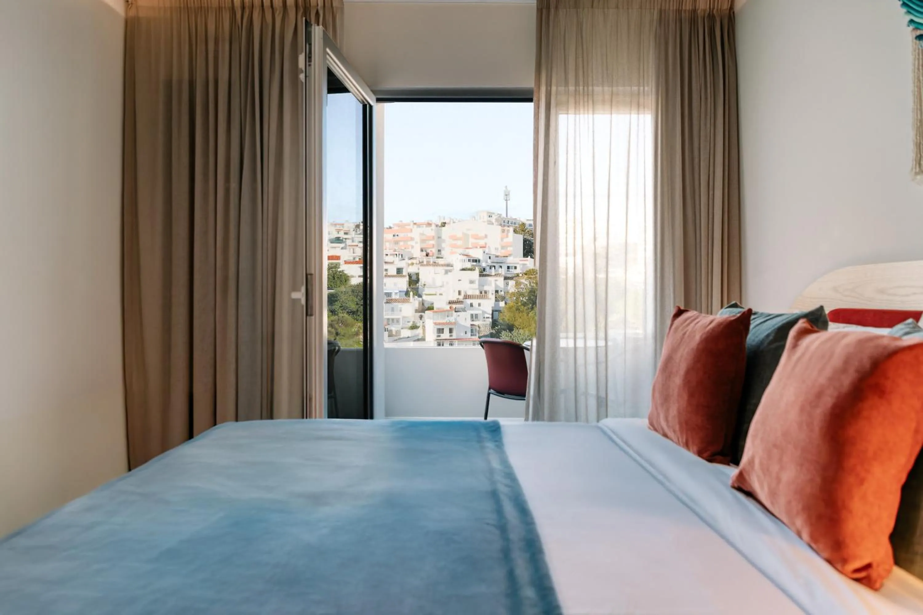 Bedroom, Bed in Hotel Indigo Albufeira by IHG