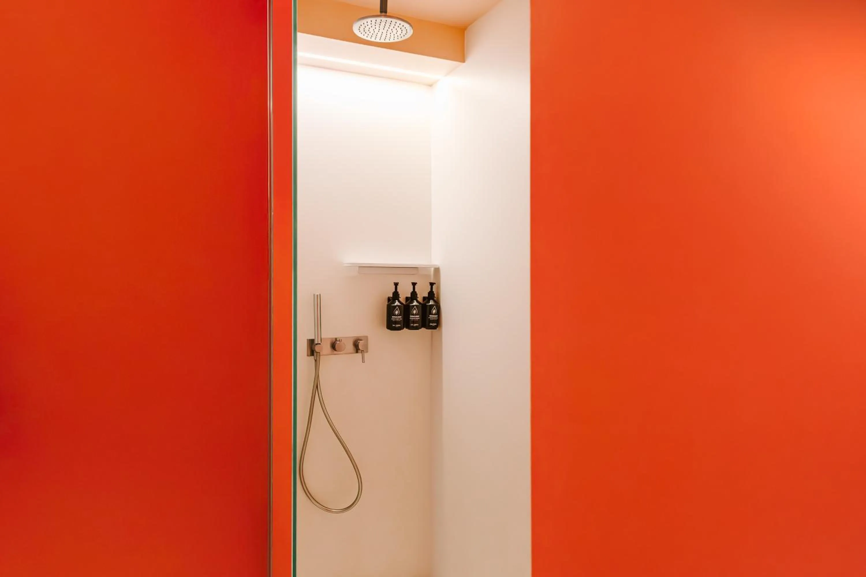 Bathroom in Hotel Indigo Albufeira by IHG