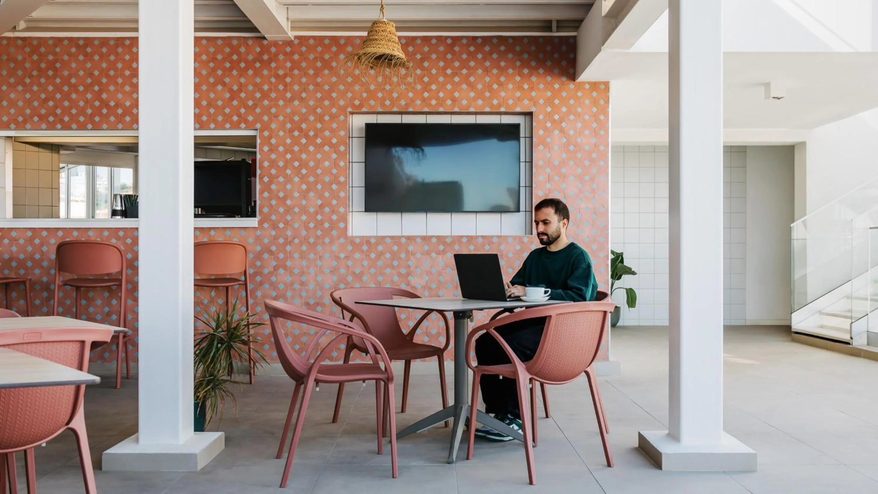 Lounge or bar in Hotel Indigo Albufeira by IHG