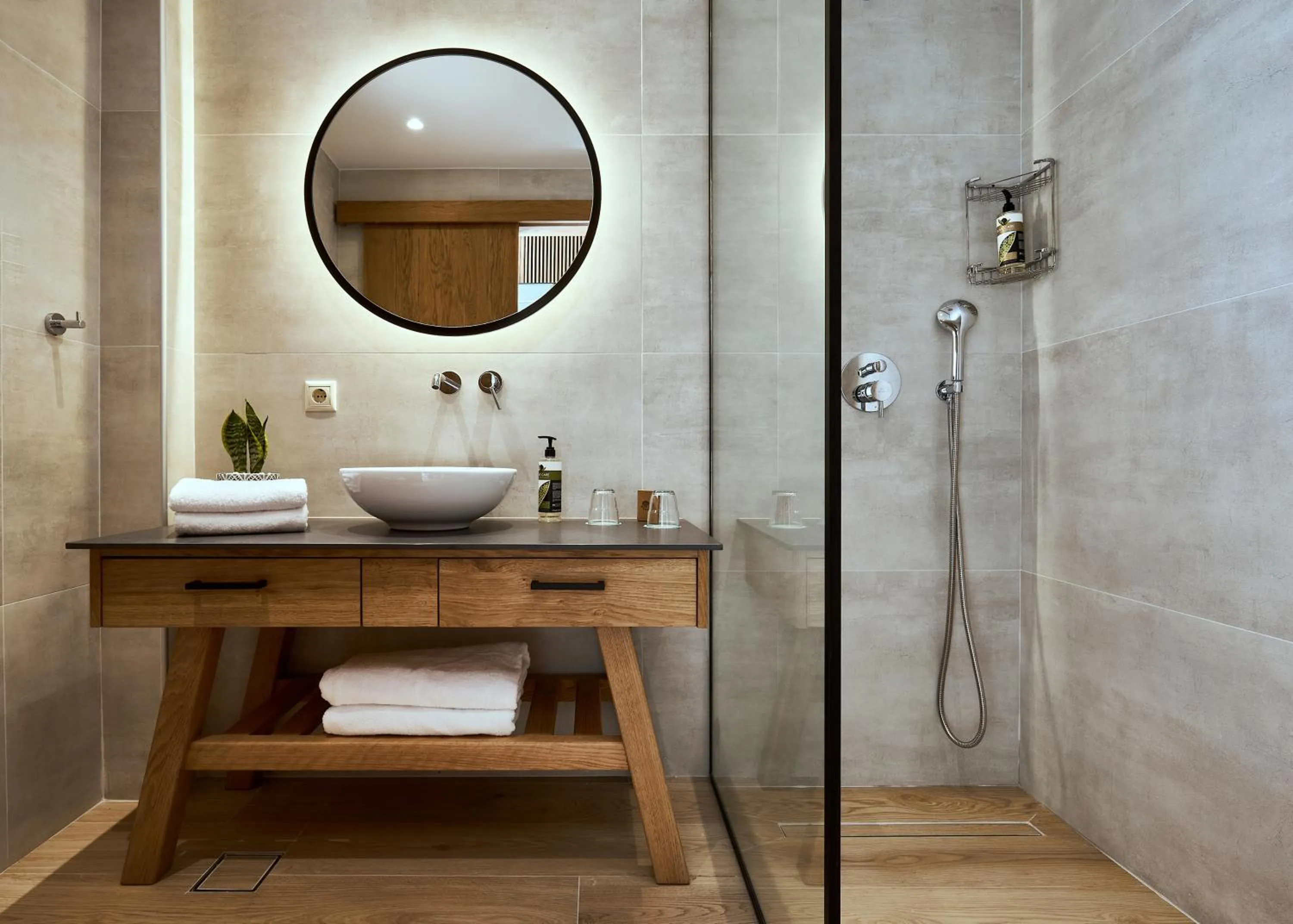 Shower in Sirens Beach & Village