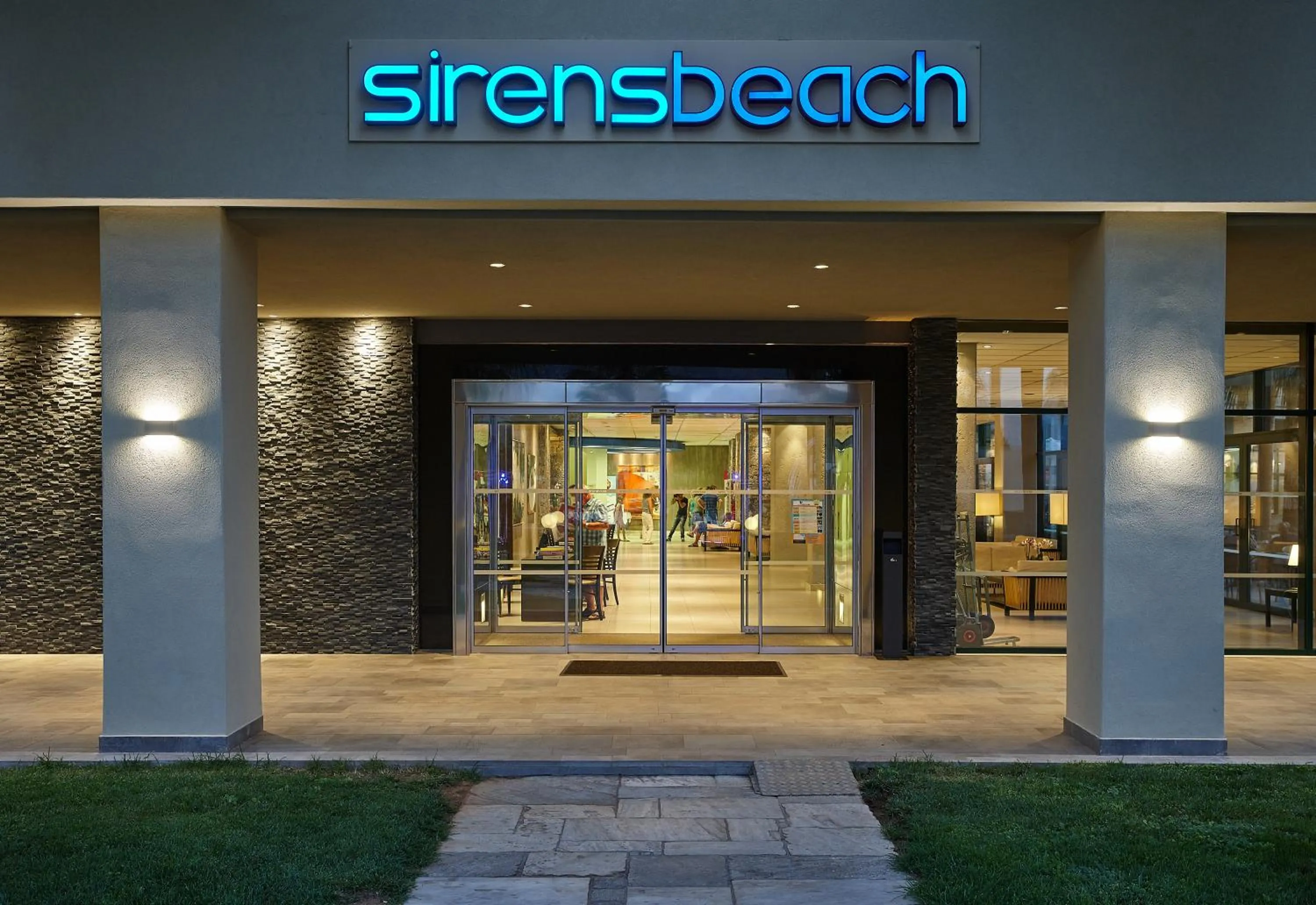 Facade/entrance in Sirens Beach & Village
