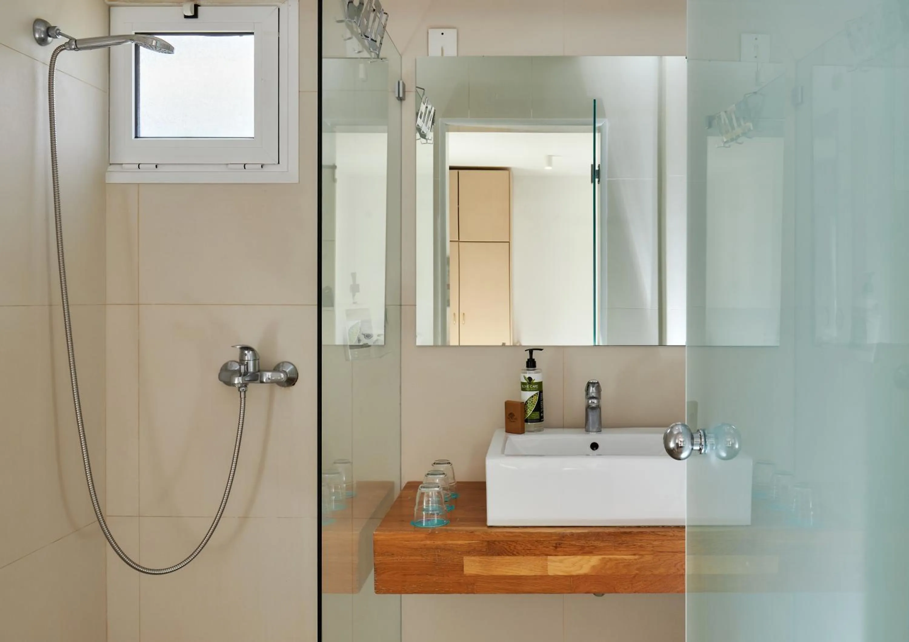 Shower in Sirens Beach & Village